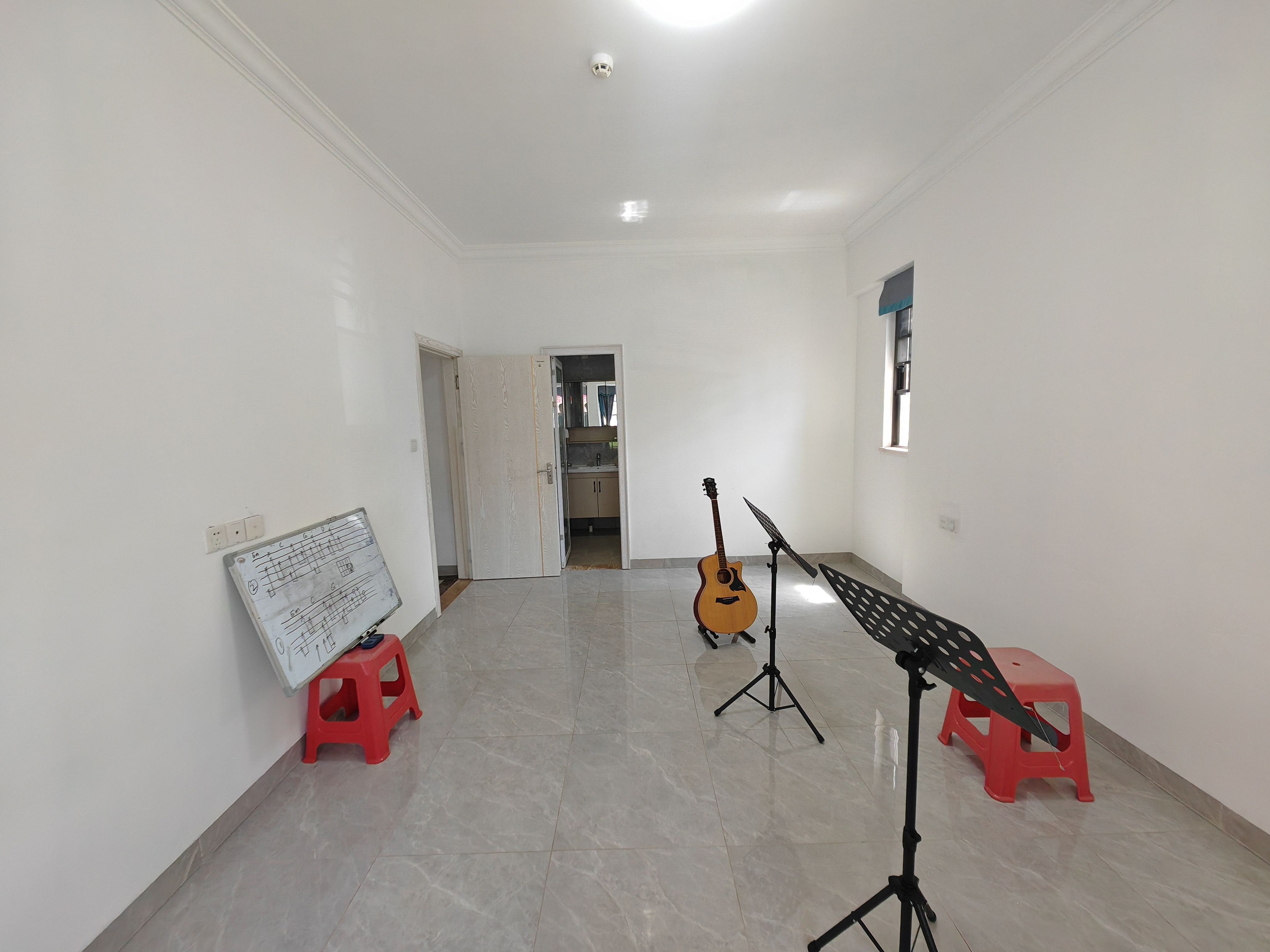 和风家园二期碧海居 4室2厅2卫 2800.0元/月 和风家园二期碧海居 4室2厅2卫 2800.0元/月室内图