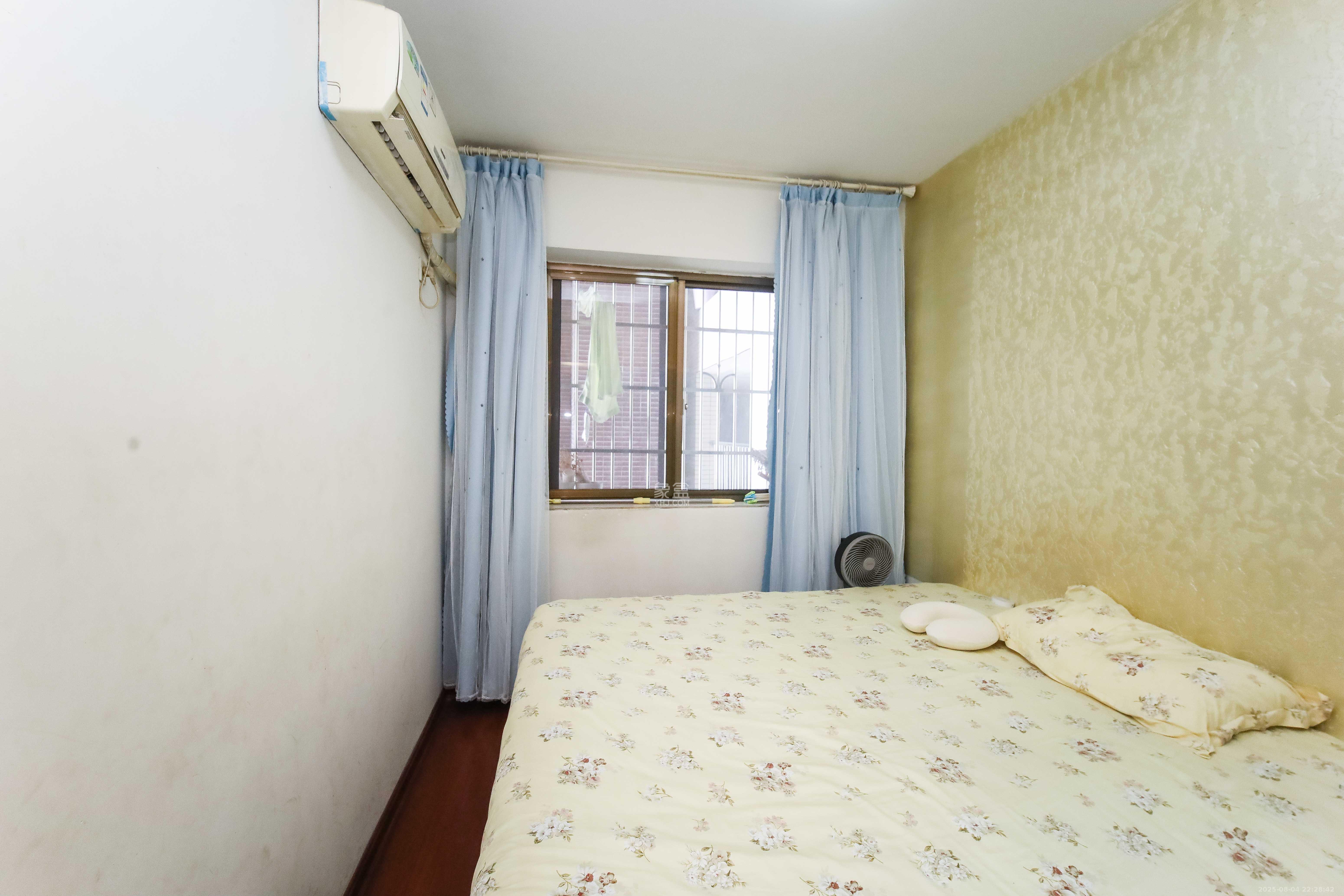 左岸右岸 2室1厅1卫 28.8万 左岸右岸 2室1厅1卫 28.8万卧室