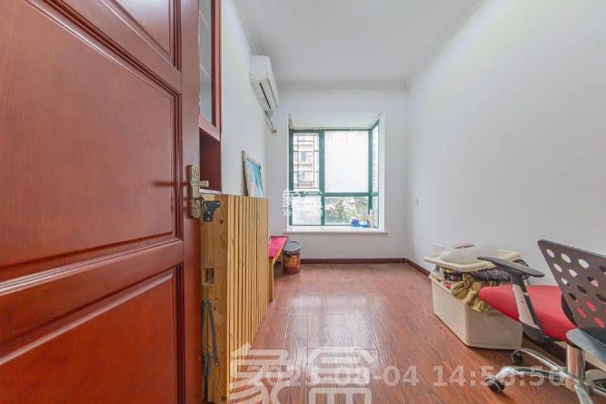 华天苑  4室2厅2卫    3000.0元/月室内图