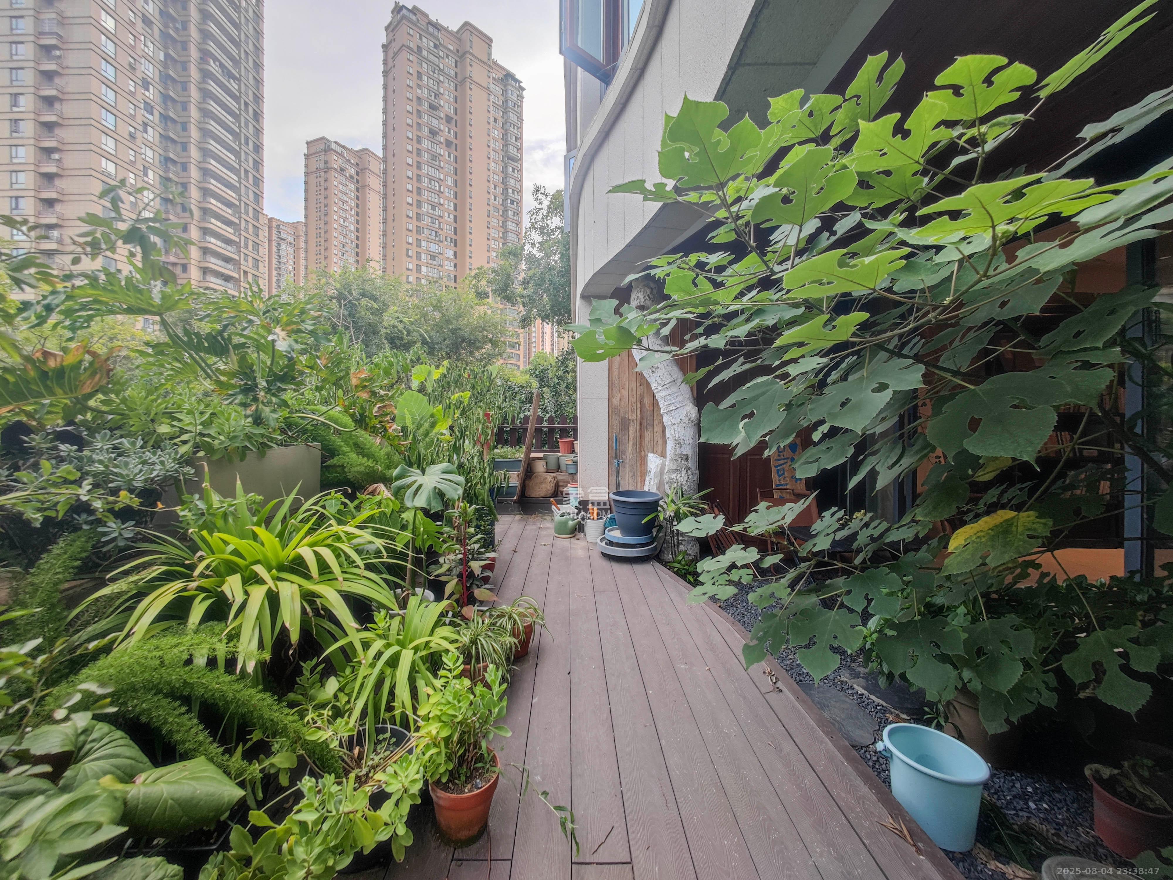 五矿万境水岸二期(五矿万境水岸和苑)  5室2厅3卫    380.0万 五矿万境水岸二期(五矿万境水岸和苑)  5室2厅3卫    380.0万阳台