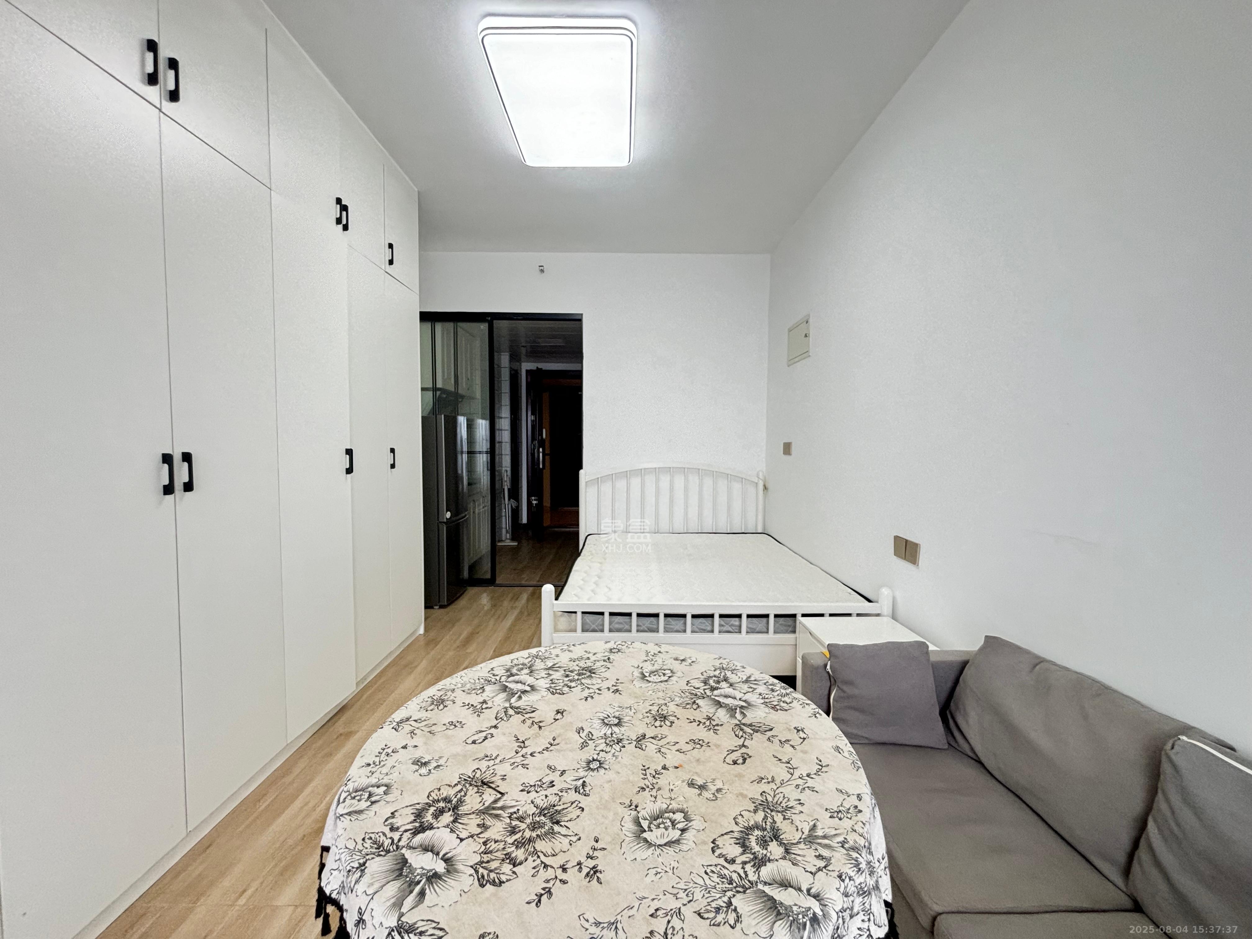 碧桂园城市之光  1室1厅1卫    1700.0元/月 碧桂园城市之光  1室1厅1卫    1700.0元/月室内图