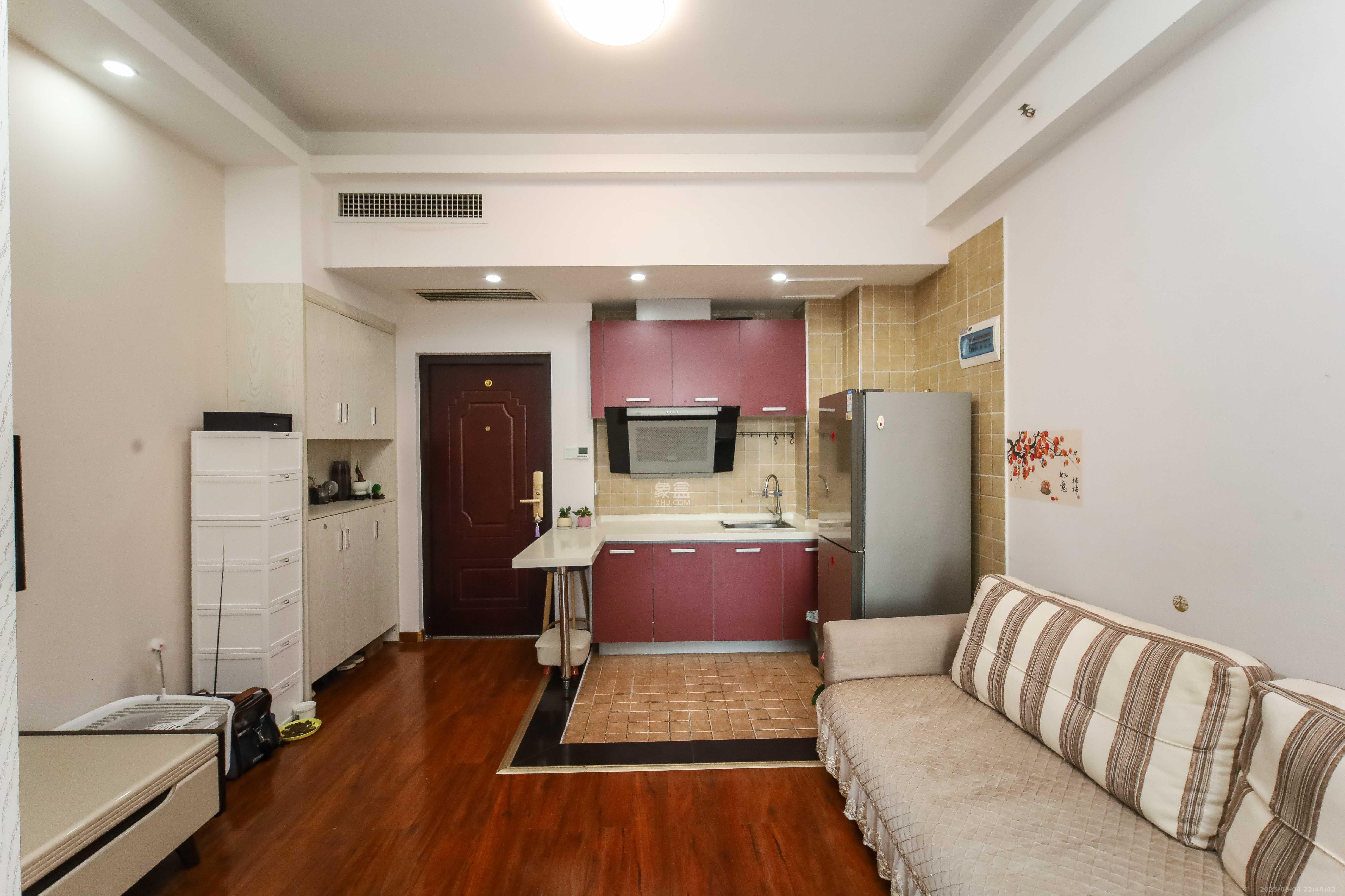 红橡华园(菲莎公馆)  1室1厅1卫    28.0万客厅