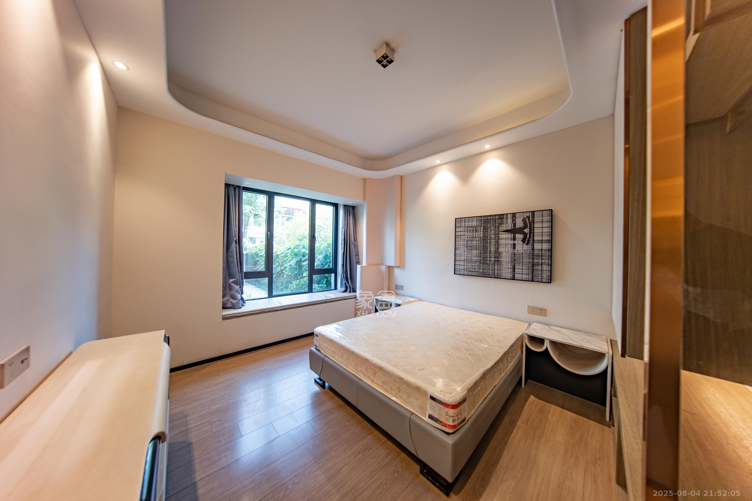 碧桂园智慧城市  5室2厅3卫    300.0万卧室