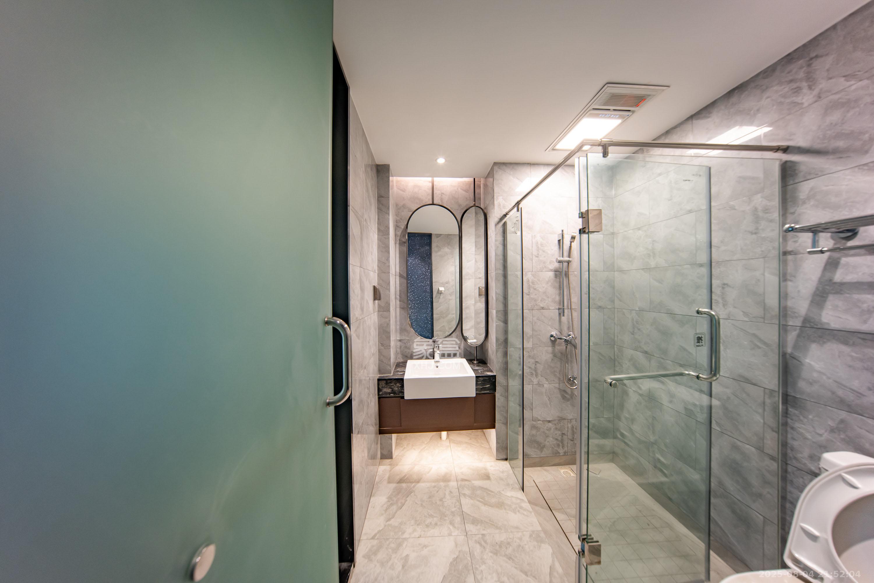 碧桂园智慧城市  5室2厅3卫    300.0万卫生间