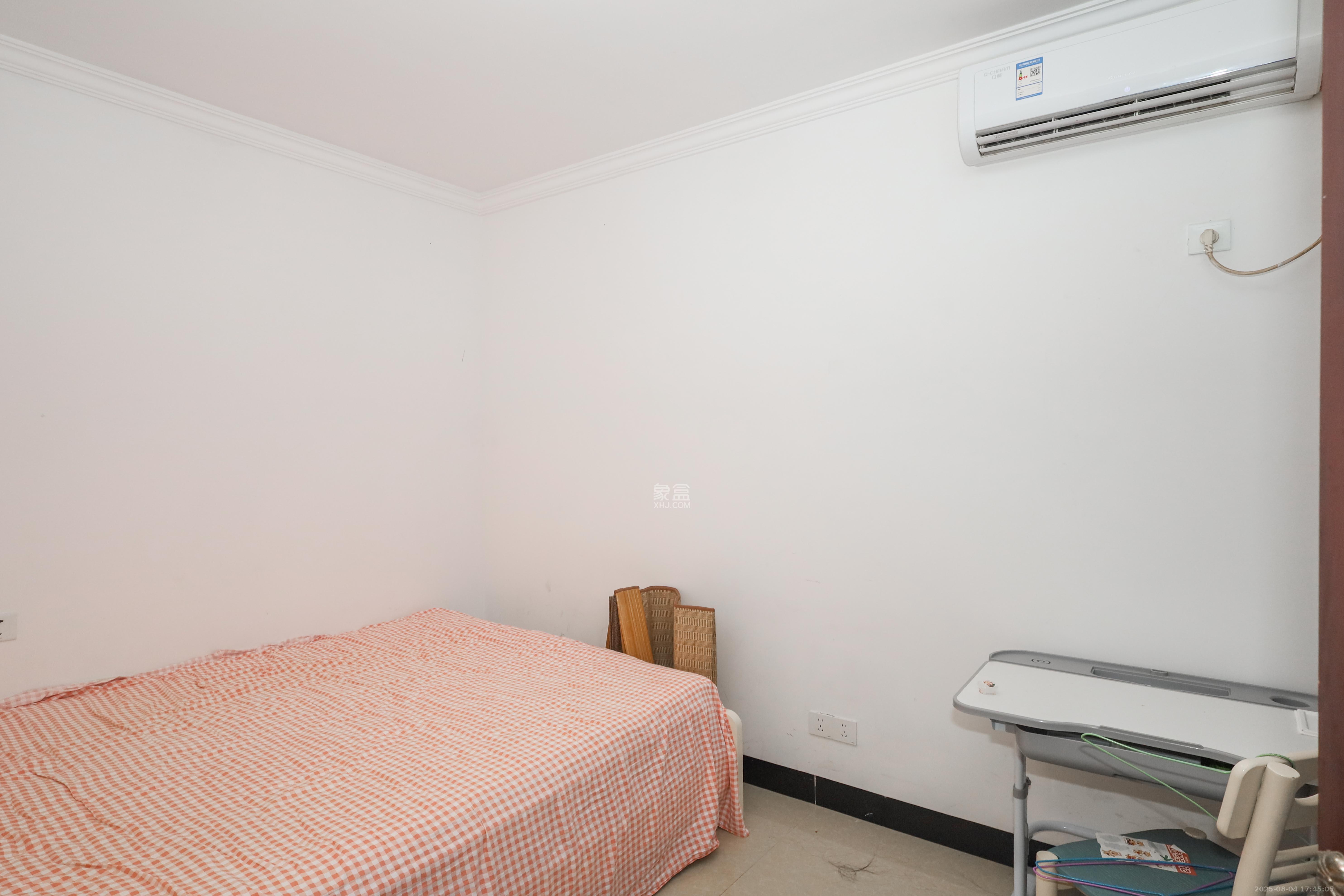 中冶中央公园  1室2厅1卫    95.0万卧室