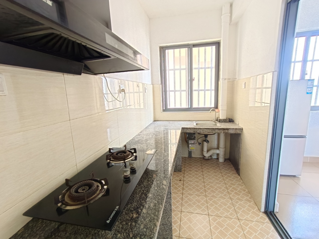 荣锦花园  3室2厅2卫    2400.0元/月 荣锦花园  3室2厅2卫    2400.0元/月室内图