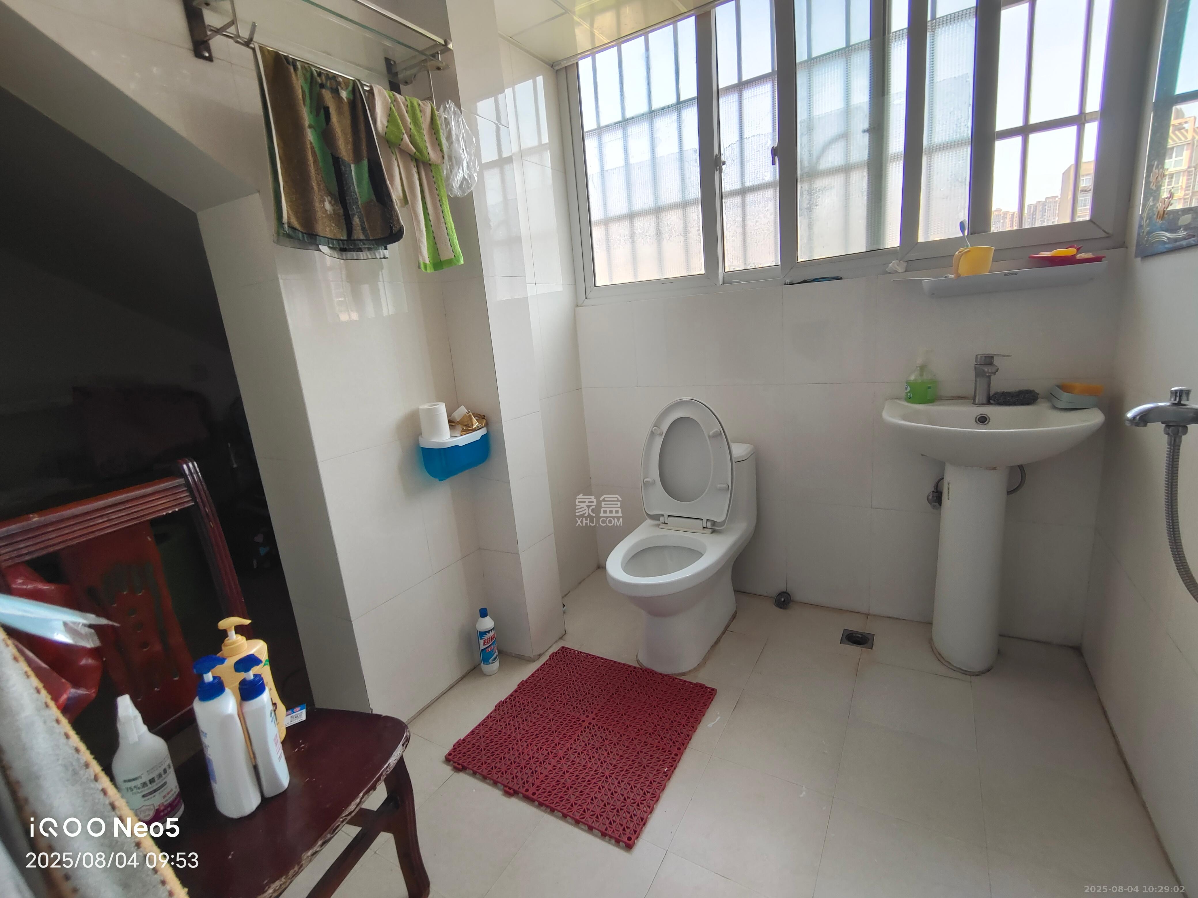 鄱阳小区  6室2厅2卫    2000.0元/月室内图