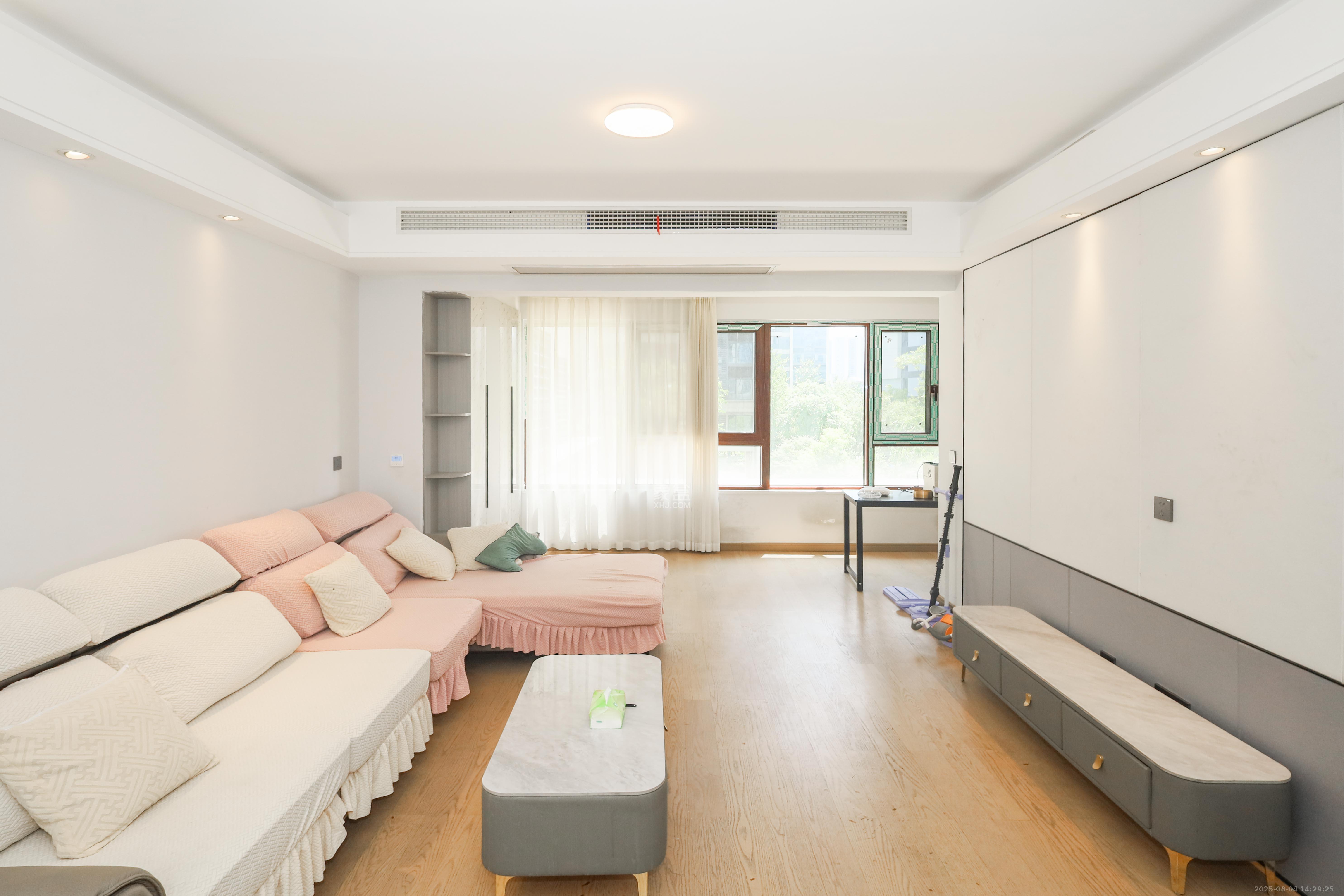 爱家当代境  4室2厅2卫    160.0万 爱家当代境  4室2厅2卫    160.0万客厅