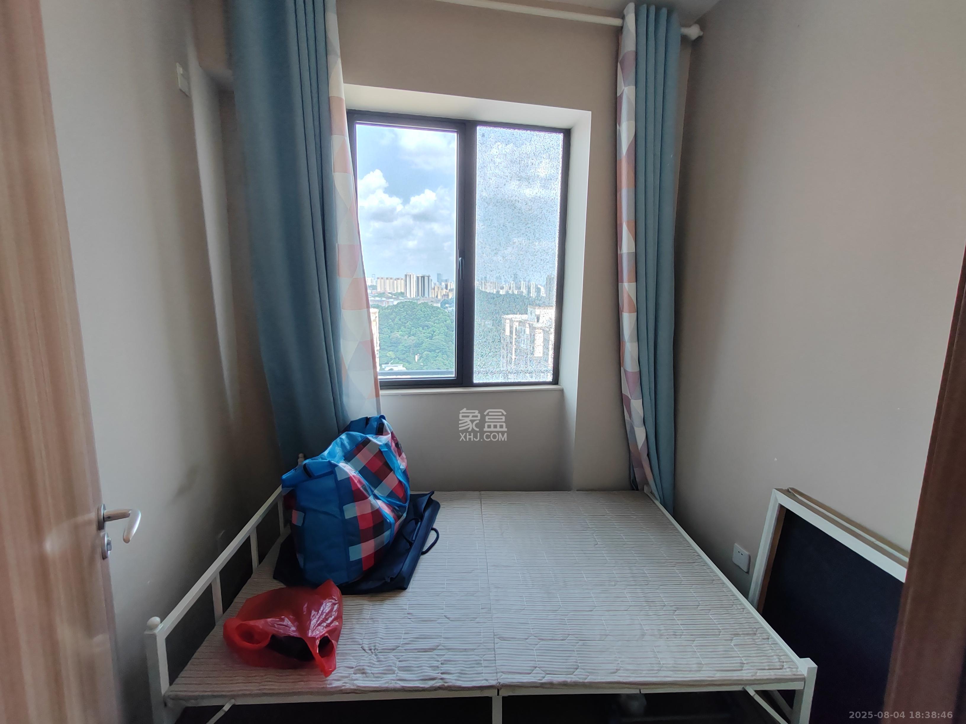 麓谷小镇  3室2厅1卫    2300.0元/月室内图