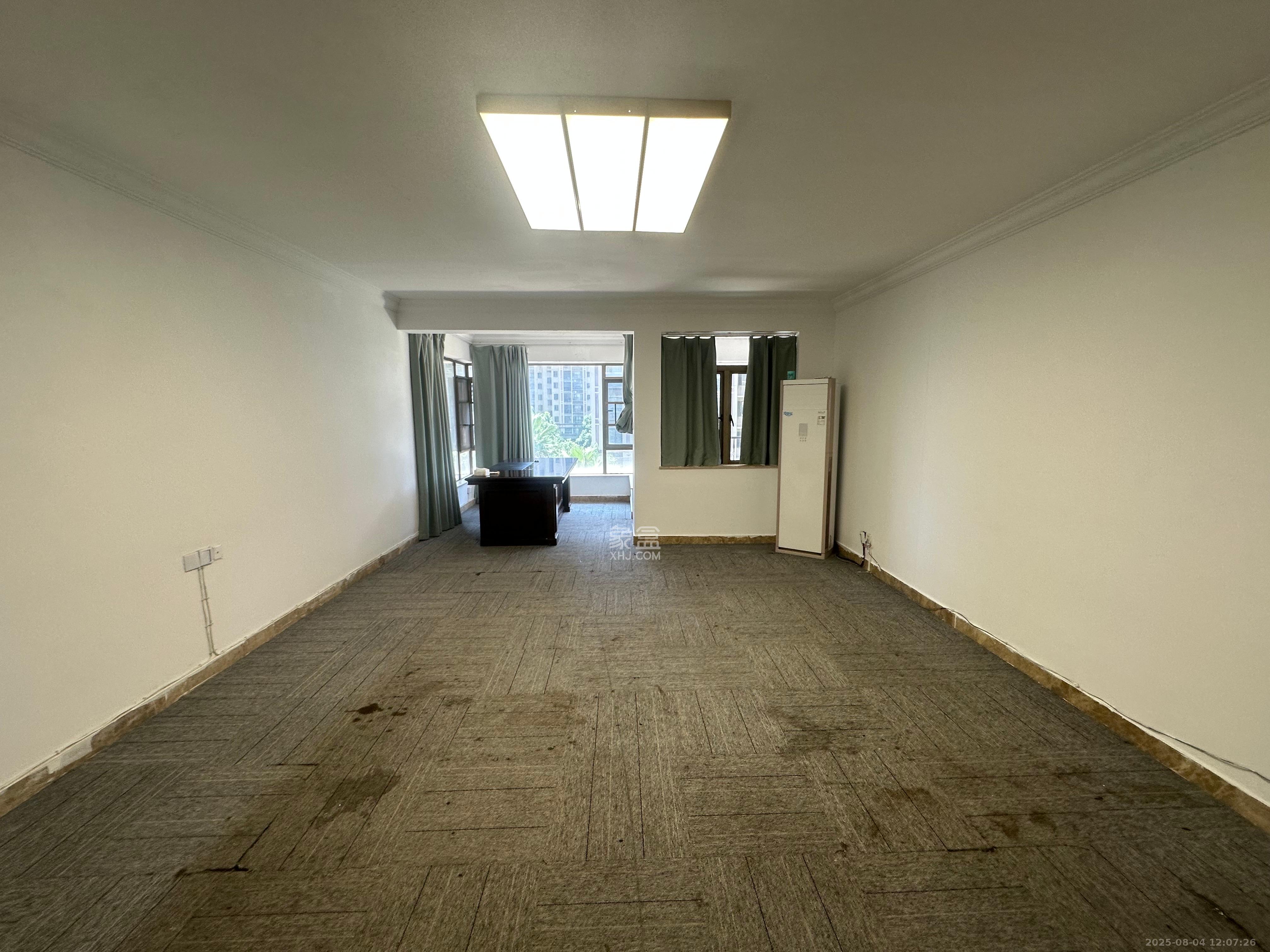 江山帝景雅典  4室2厅2卫    3000.0元/月