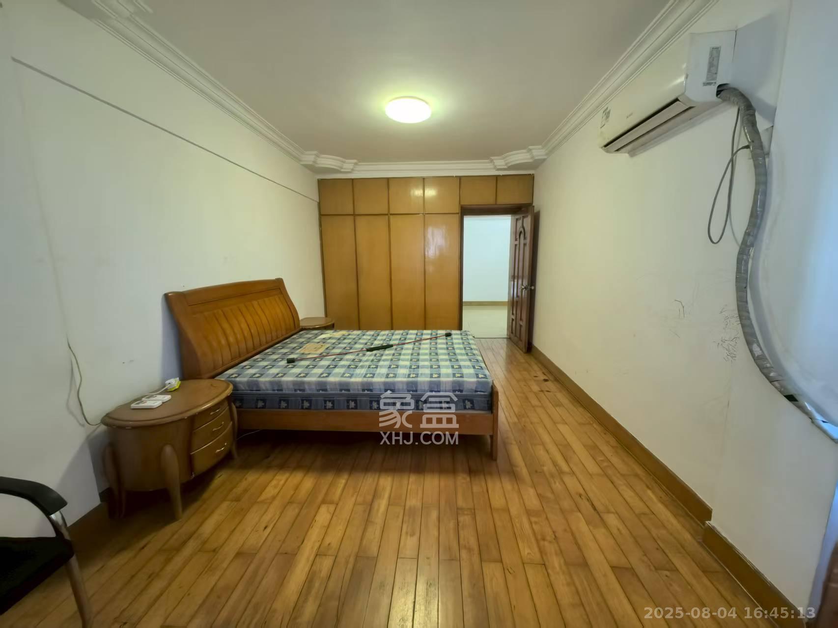 通泰街商居楼 3室2厅1卫 2400.0元/月 通泰街商居楼 3室2厅1卫 2400.0元/月室内图