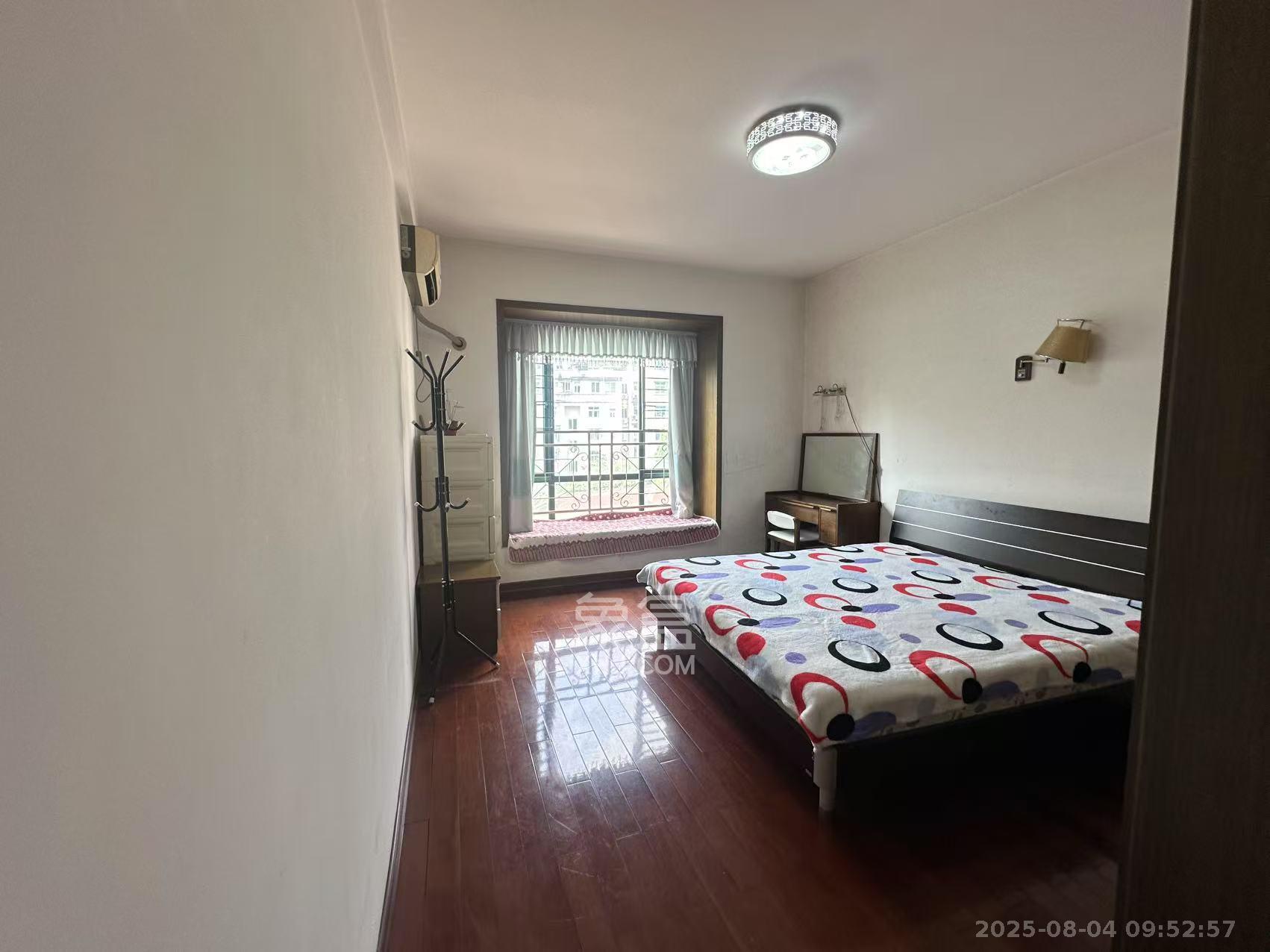 亚华香舍花都 3室2厅2卫 2800.0元/月 亚华香舍花都 3室2厅2卫 2800.0元/月室内图