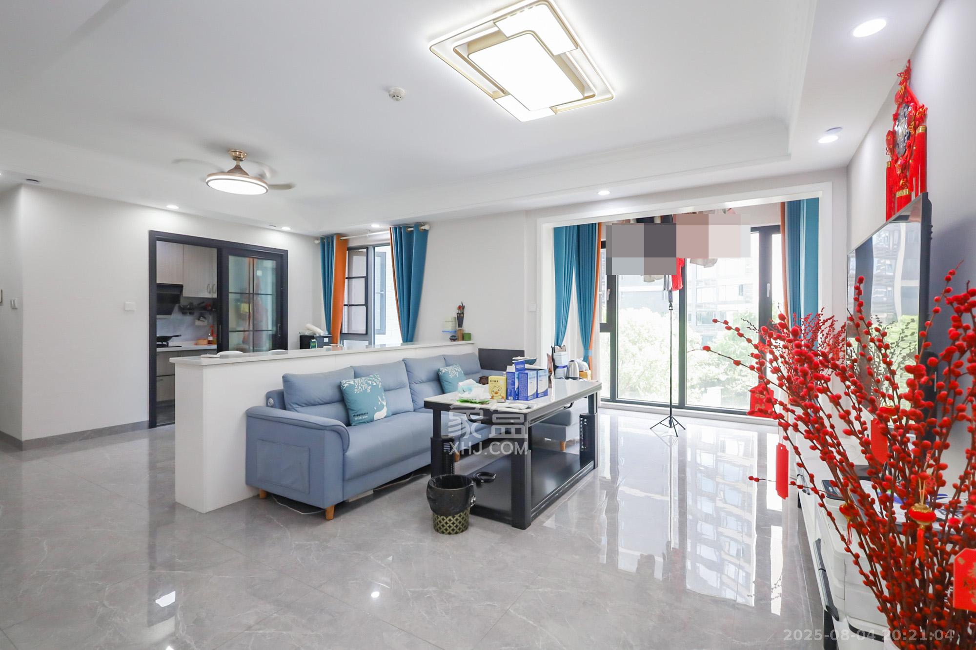 保利天禧D区 4室2厅2卫 199.0万 保利天禧D区 4室2厅2卫 199.0万客厅