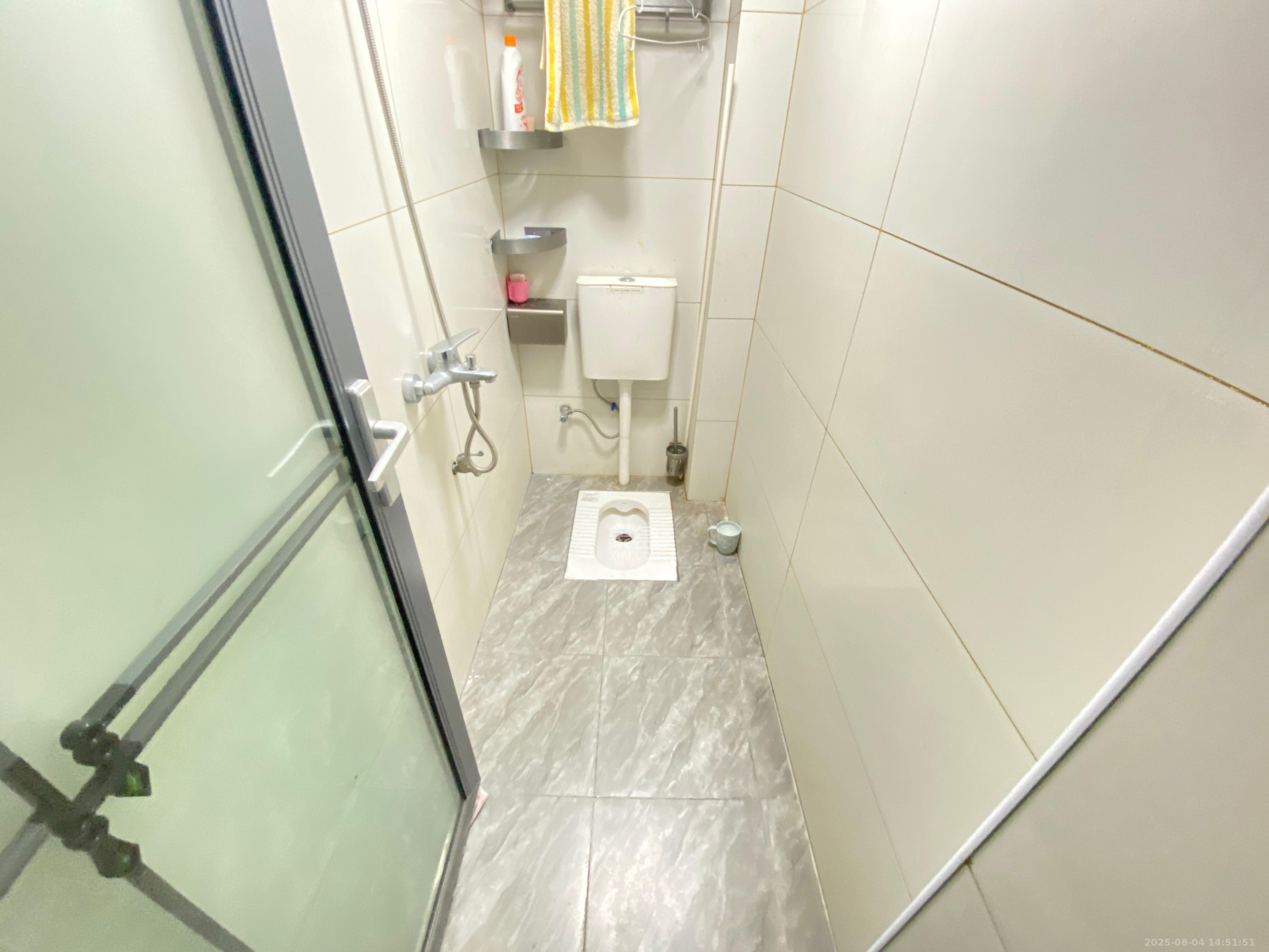 西湖新村  1室0厅0卫   2300.00元/月室内图