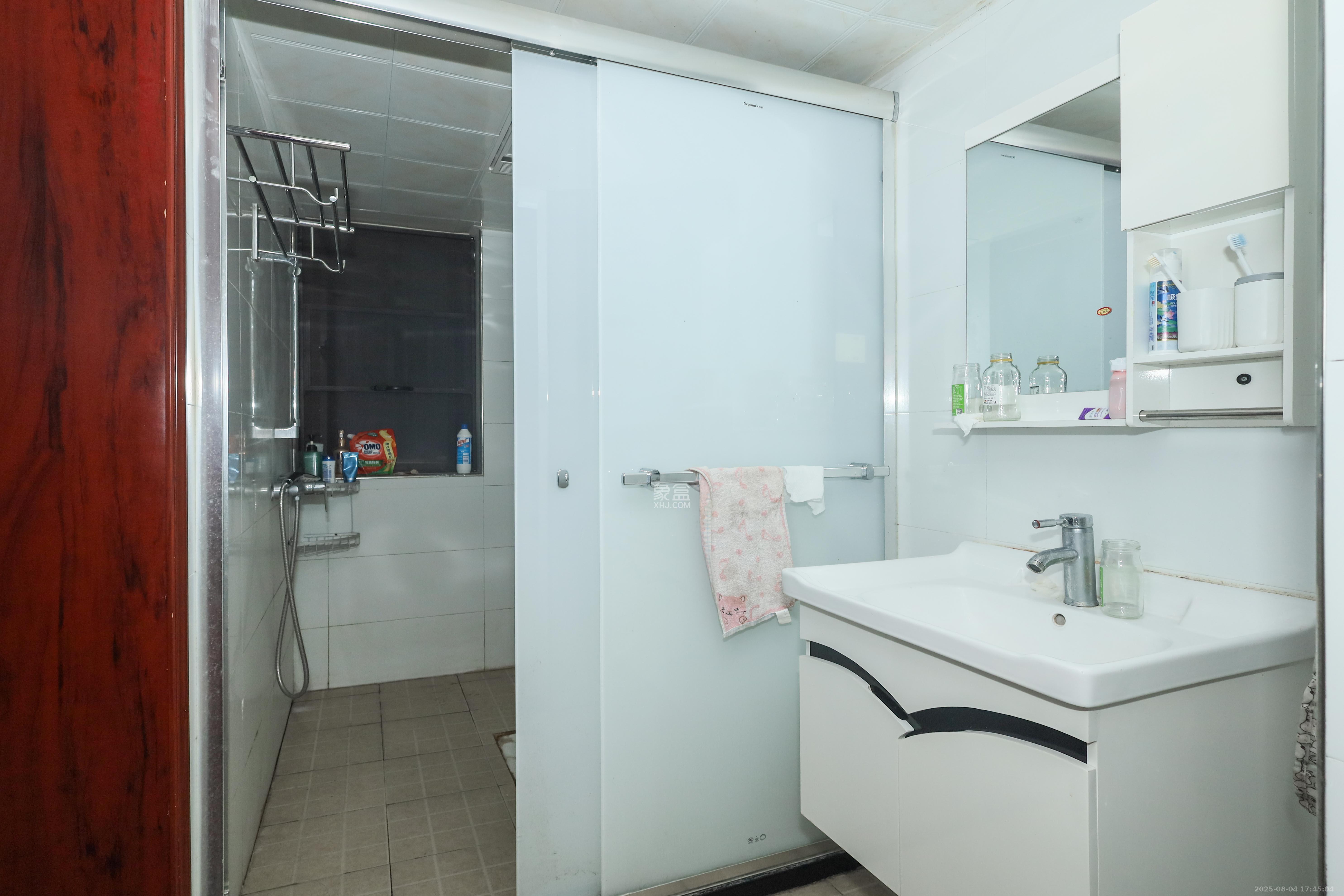 中冶中央公园  1室2厅1卫    95.0万 中冶中央公园  1室2厅1卫    95.0万卫生间