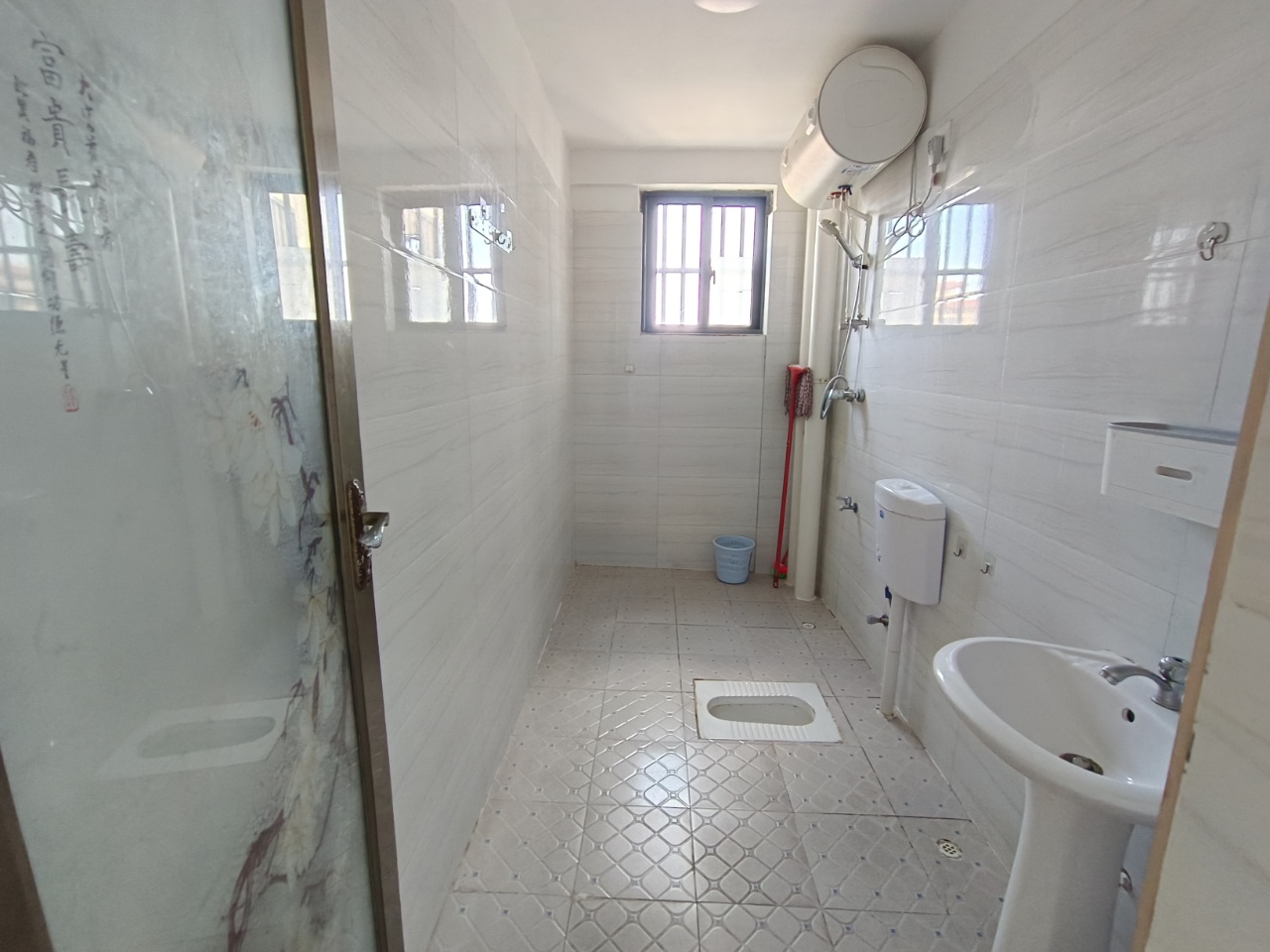 荣锦花园  3室2厅2卫    2400.0元/月 荣锦花园  3室2厅2卫    2400.0元/月室内图