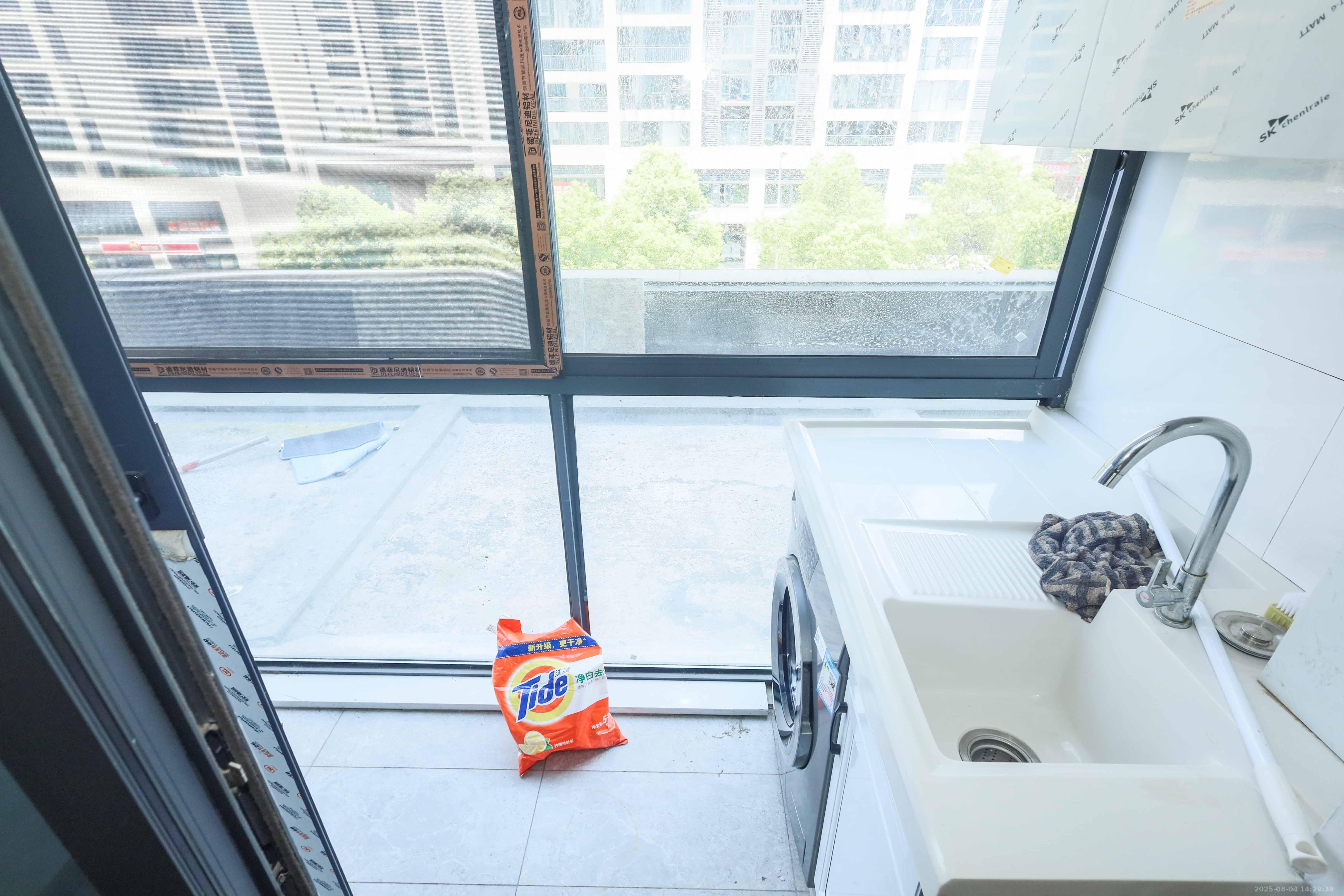 爱家当代境  4室2厅2卫    160.0万 爱家当代境  4室2厅2卫    160.0万阳台