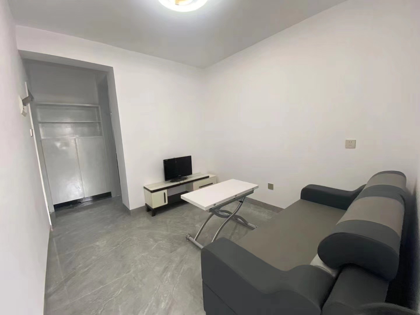 湖北路散盘  1室0厅0卫    1000.0元/月 湖北路散盘  1室0厅0卫    1000.0元/月