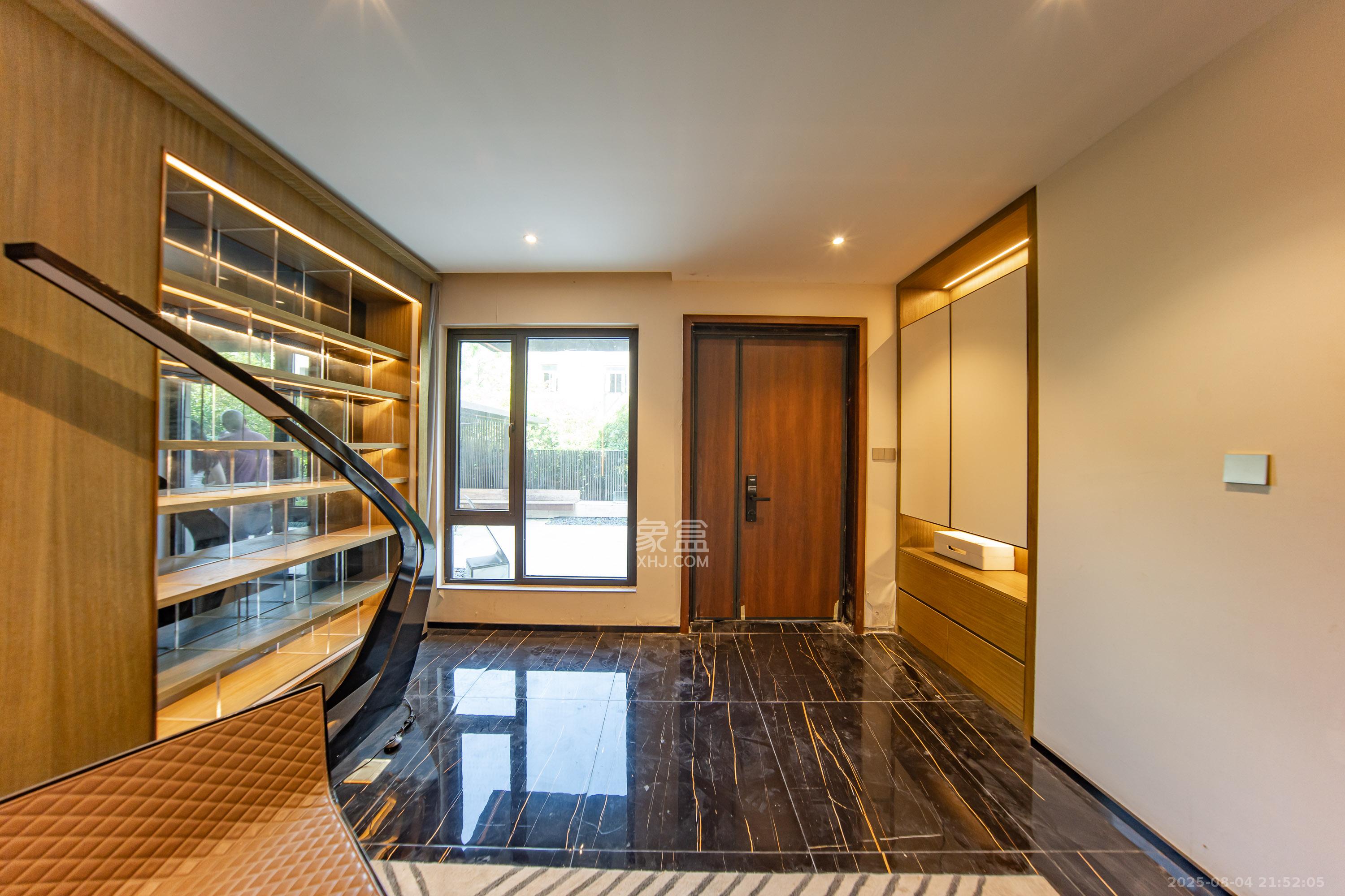 碧桂园智慧城市  5室2厅3卫    300.0万客厅