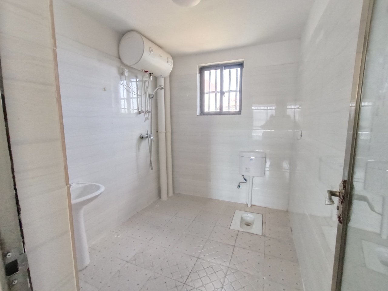 荣锦花园  3室2厅2卫    2400.0元/月 荣锦花园  3室2厅2卫    2400.0元/月室内图