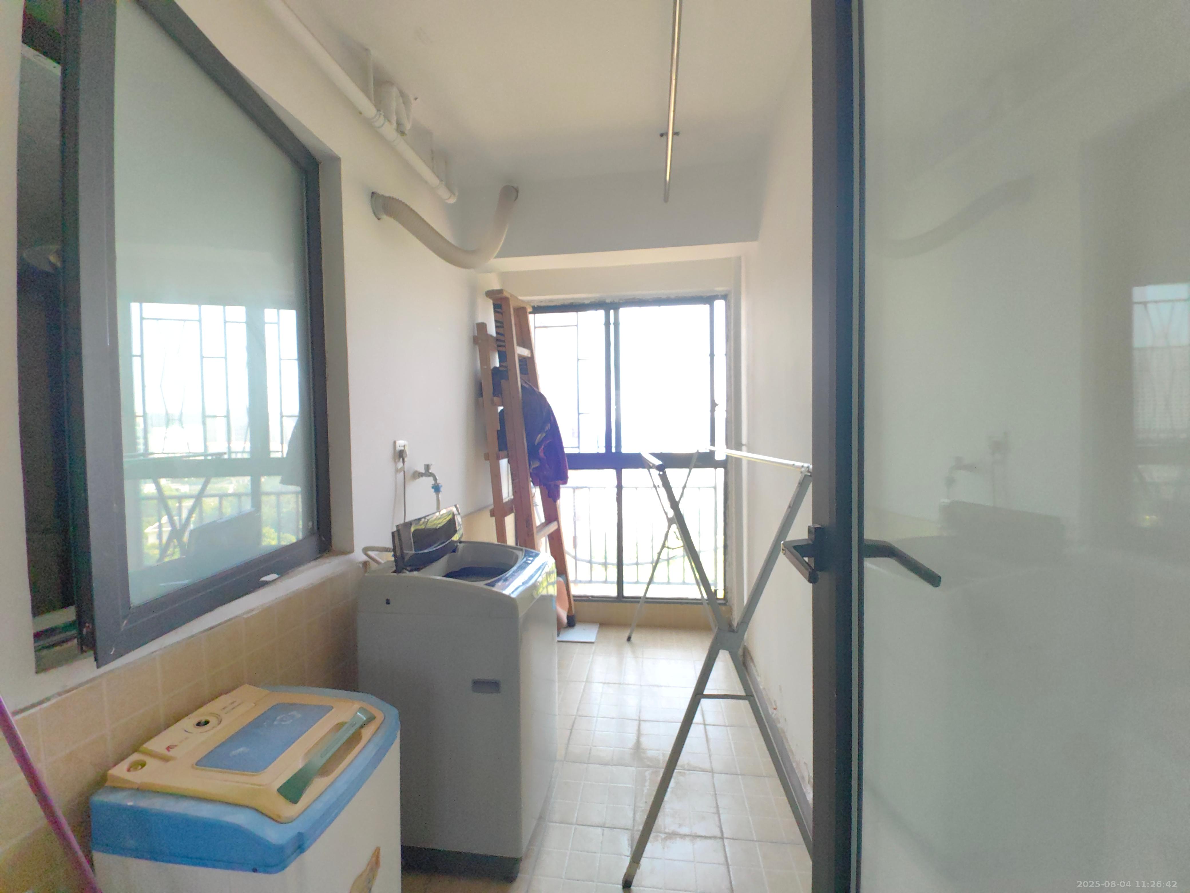 三一街区 3室2厅1卫 1500.0元/月 三一街区 3室2厅1卫 1500.0元/月室内图