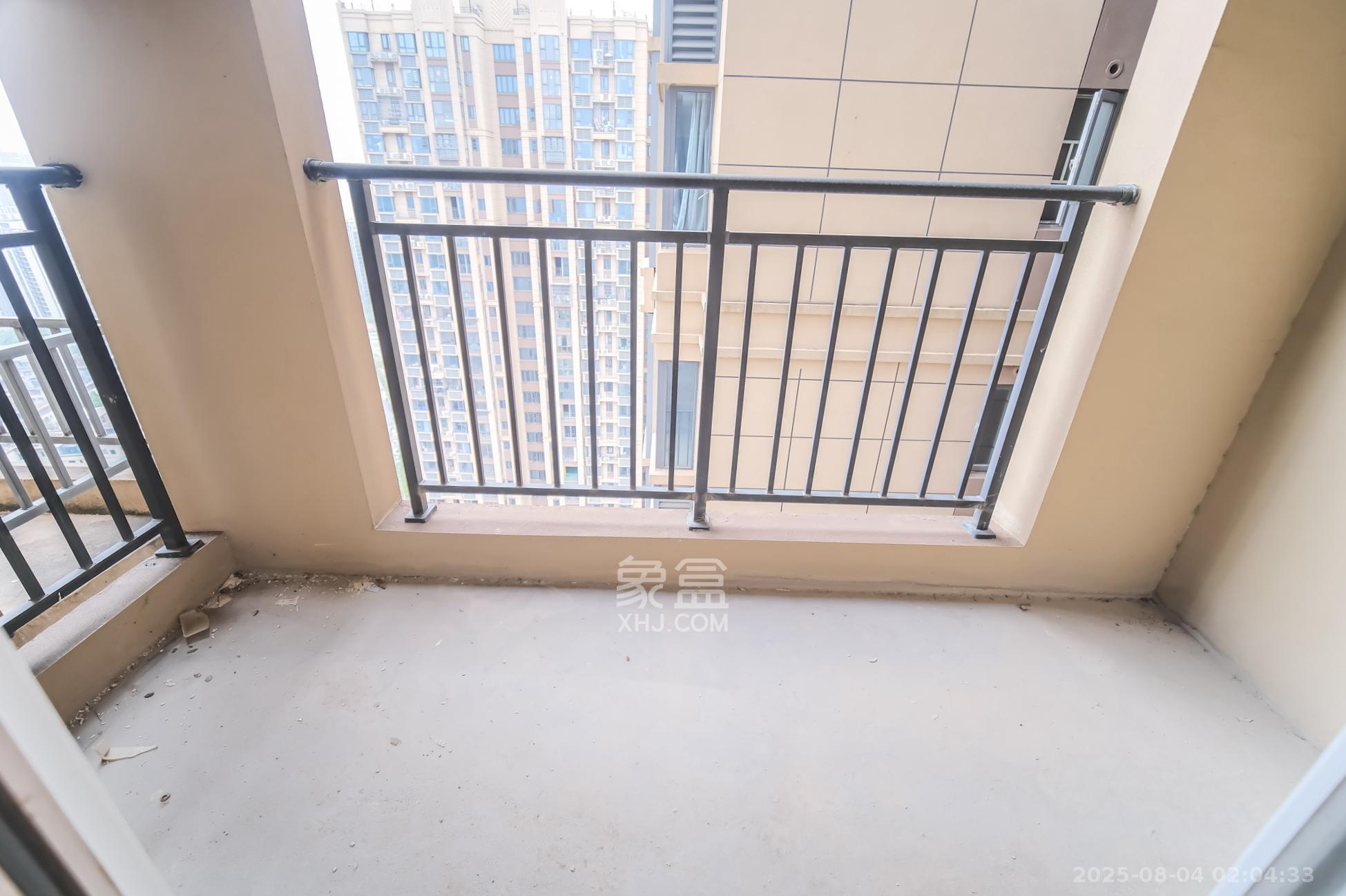 荣盛花语城 3室2厅2卫 72.0万 荣盛花语城 3室2厅2卫 72.0万阳台