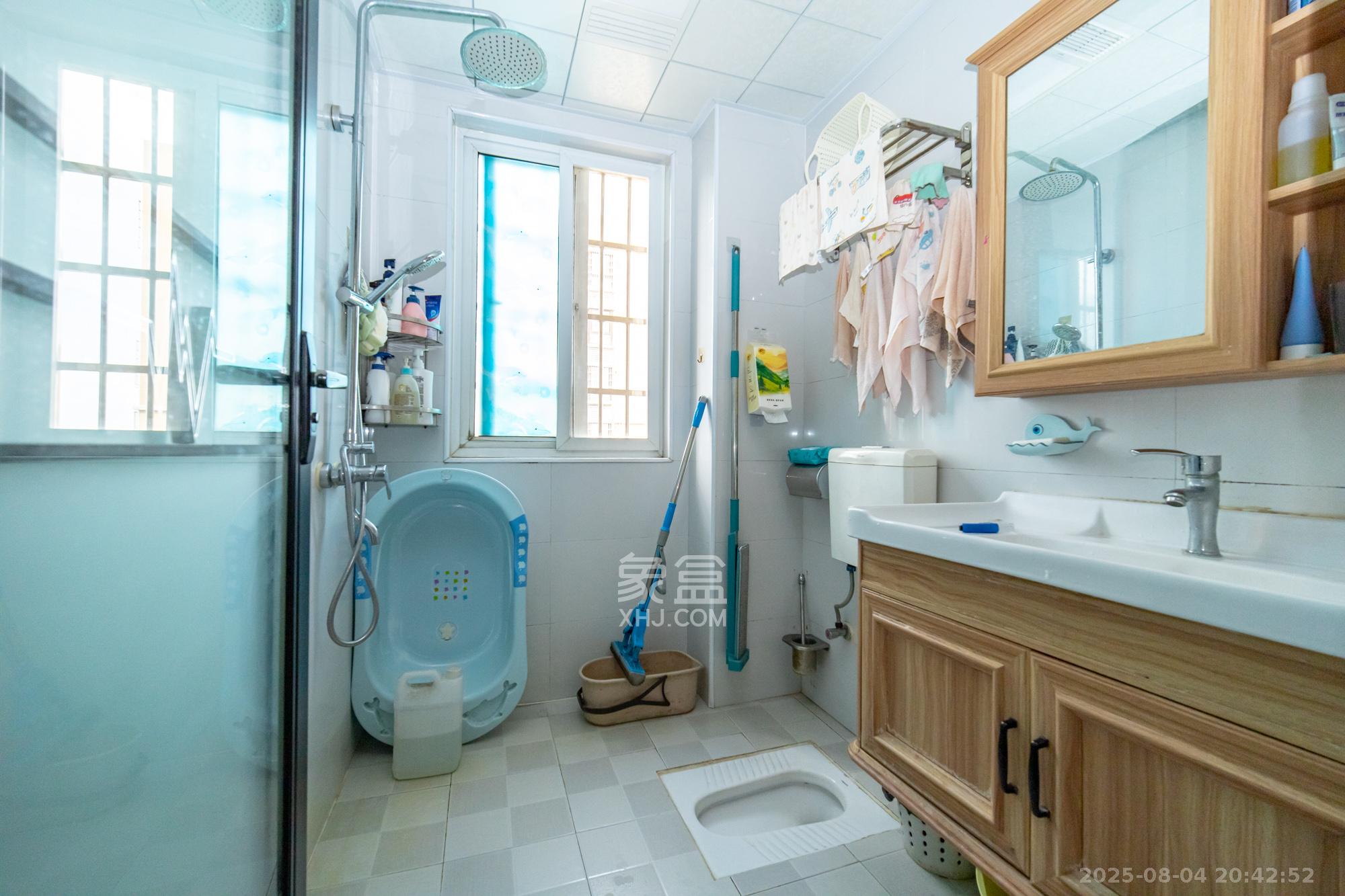 楚天世纪城西苑 3室2厅1卫 69.8万 楚天世纪城西苑 3室2厅1卫 69.8万卫生间