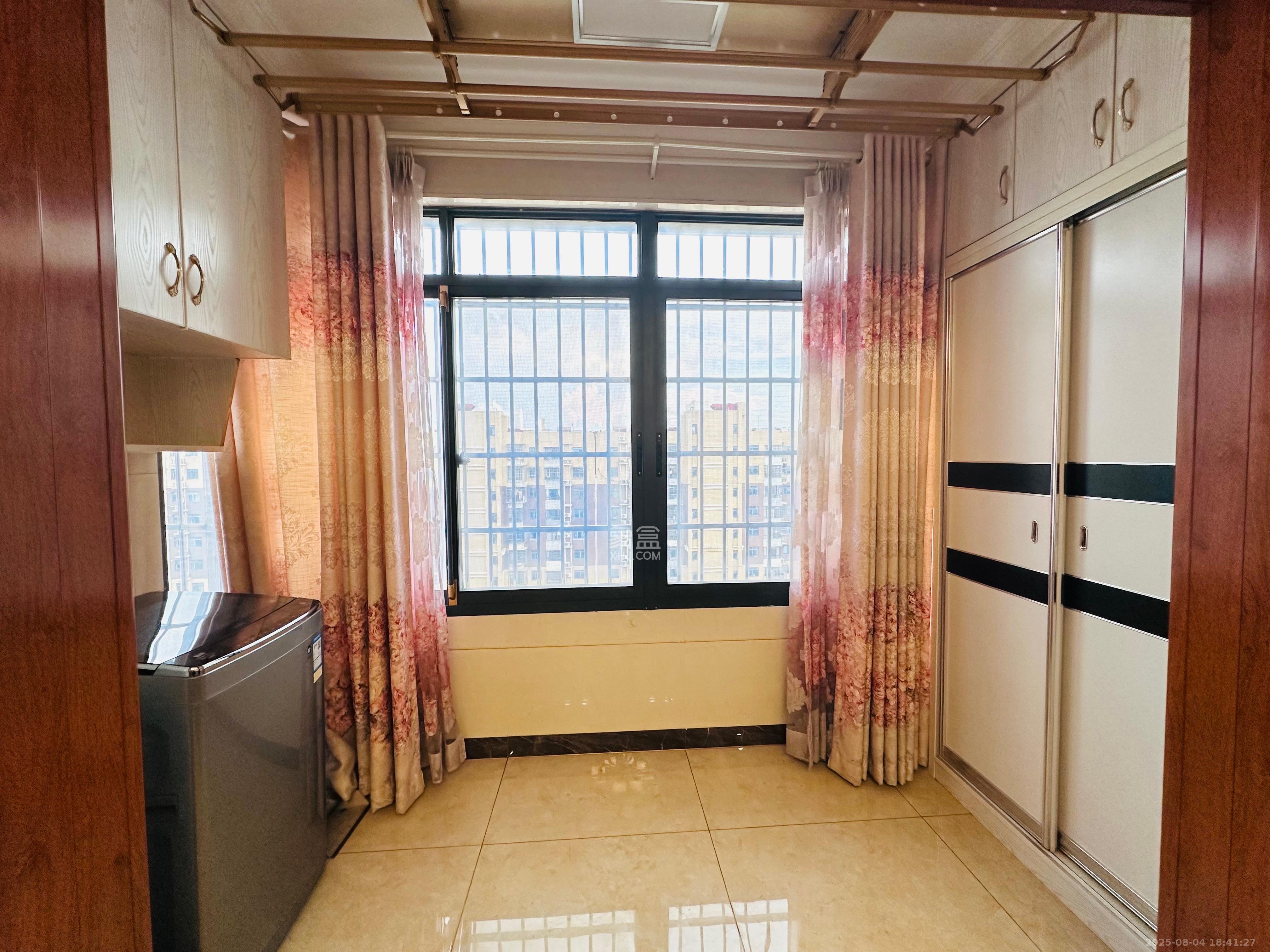 中国铁建国际城二期  3室2厅1卫    2300.0元/月 中国铁建国际城二期  3室2厅1卫    2300.0元/月室内图