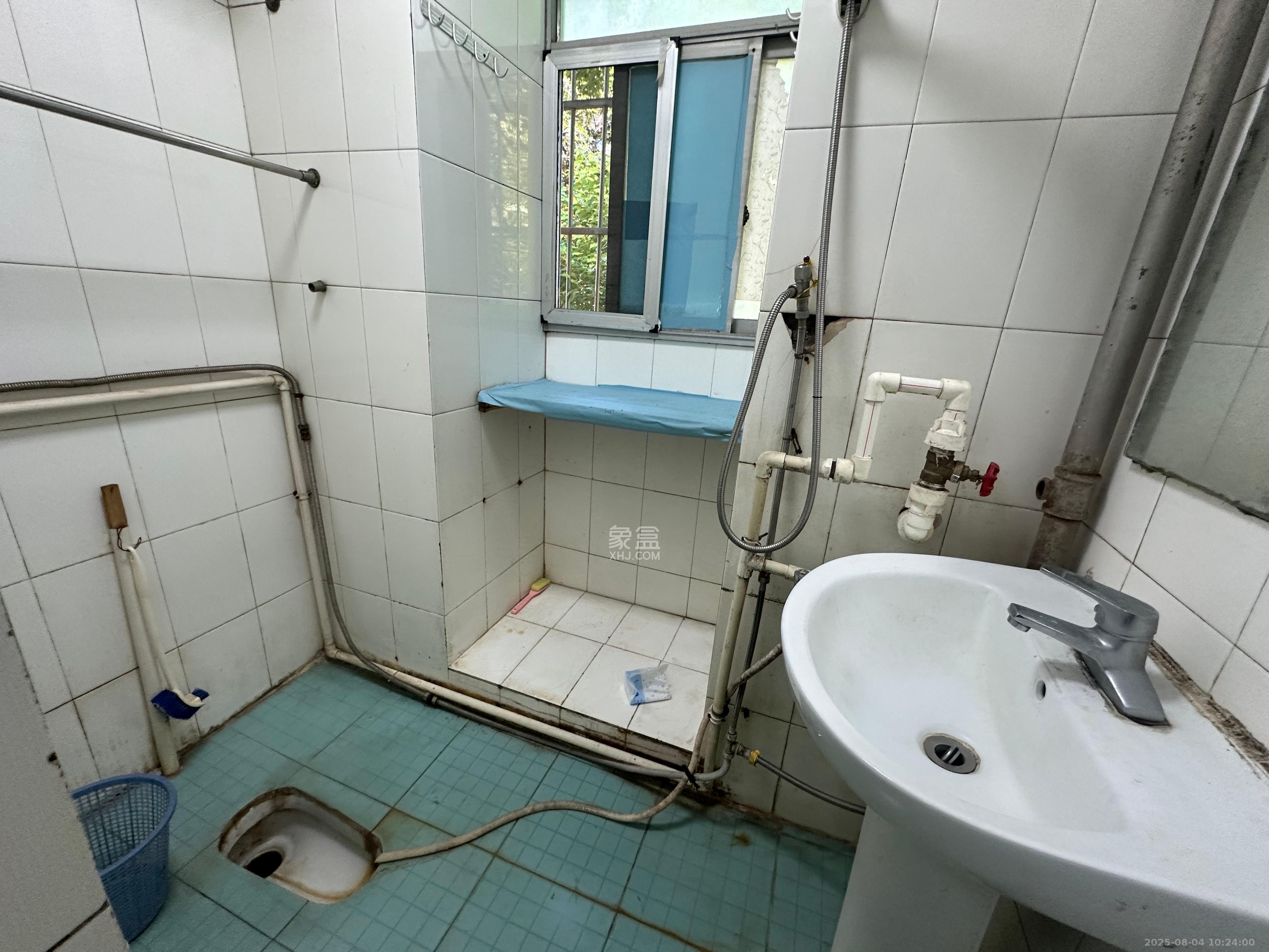 赤岗小区(一二三片) 3室2厅1卫 1800.0元/月 赤岗小区(一二三片) 3室2厅1卫 1800.0元/月室内图