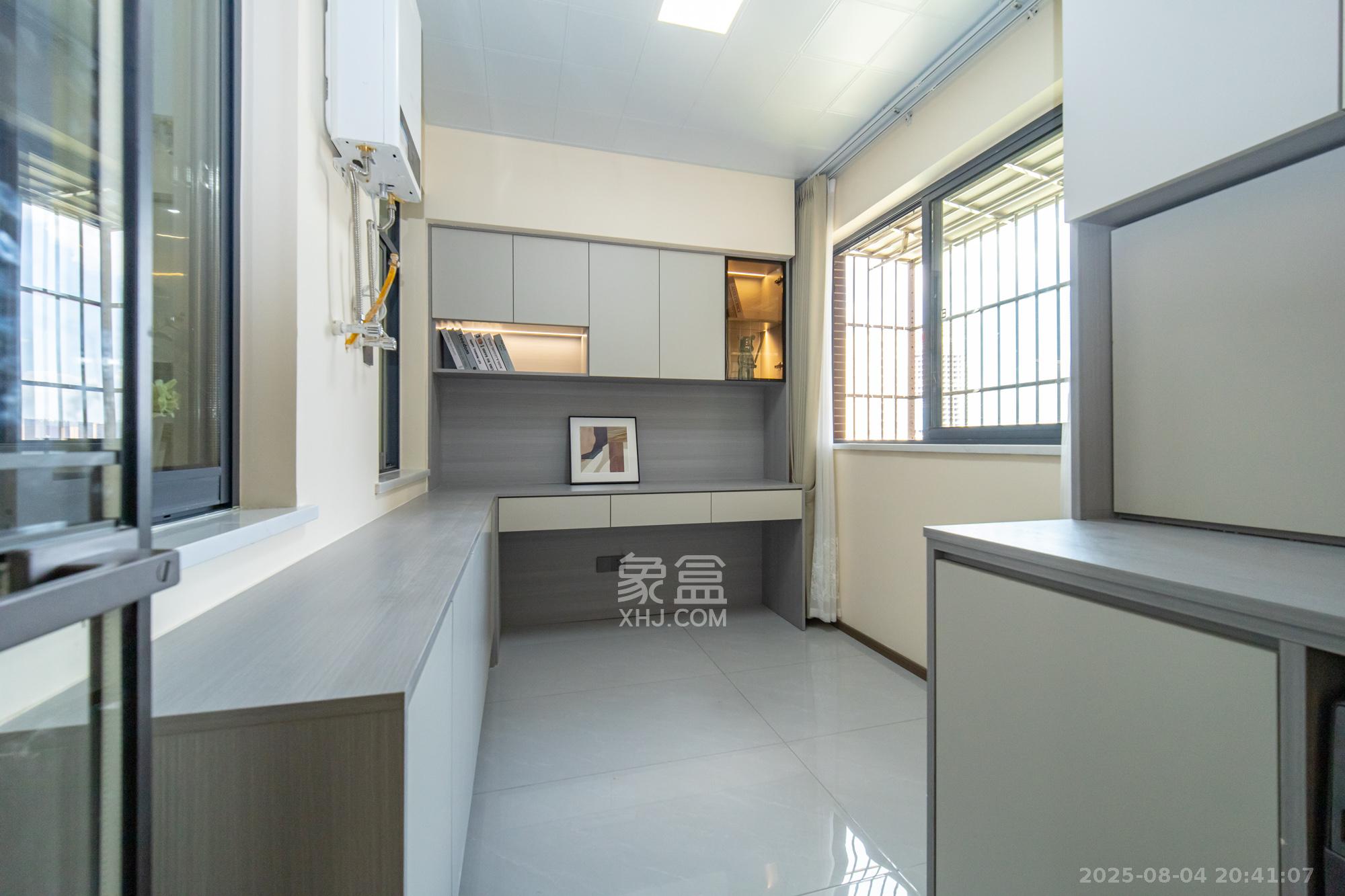 楚天馨苑  3室2厅2卫    71.8万阳台