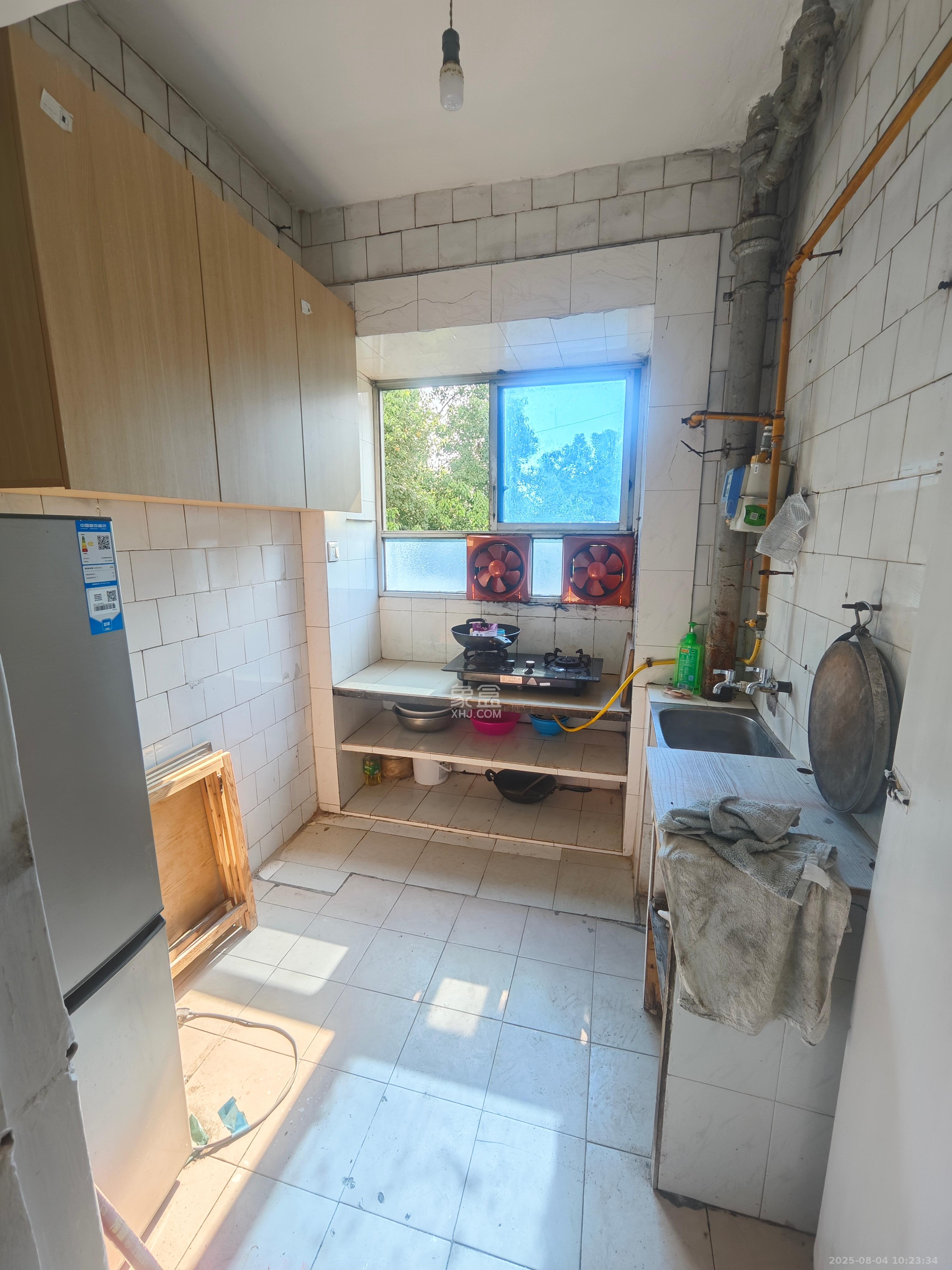 五里牌土蓄公司宿舍  3室2厅1卫    1400.0元/月 五里牌土蓄公司宿舍  3室2厅1卫    1400.0元/月室内图