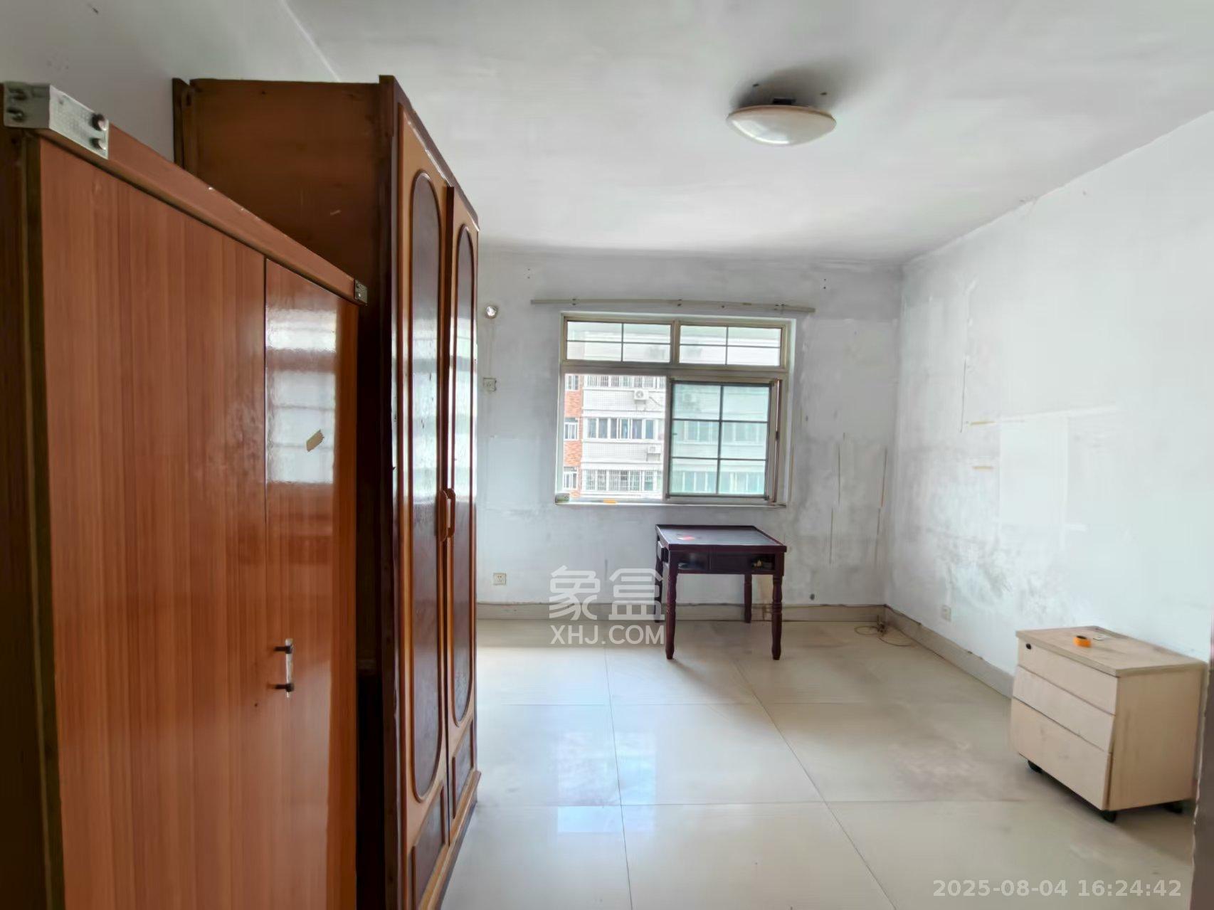 嘉盛逸林园(新合村综合楼) 3室2厅2卫 2000.0元/月 嘉盛逸林园(新合村综合楼) 3室2厅2卫 2000.0元/月室内图