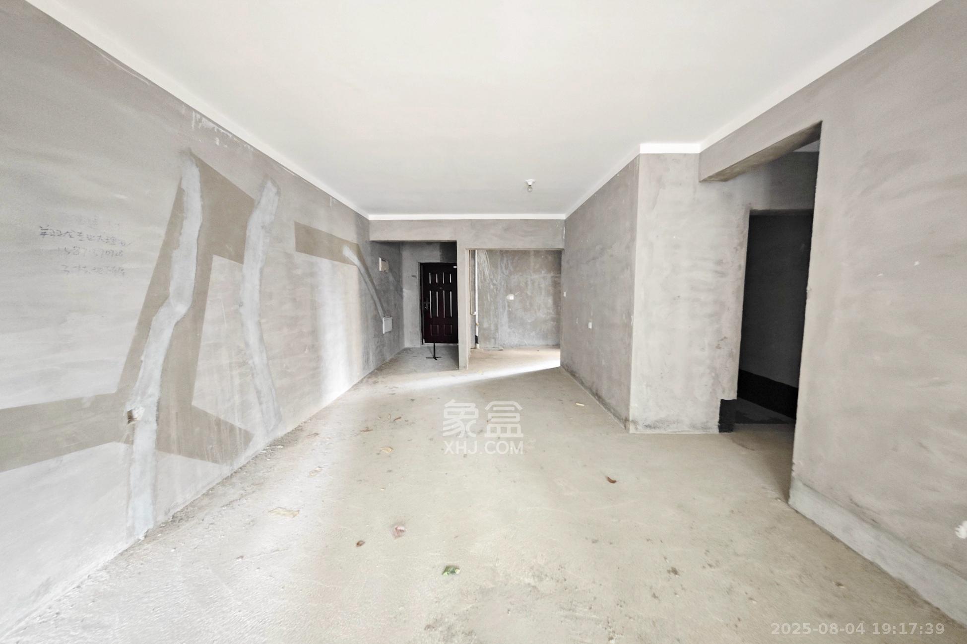 保利大都汇一期、二期 4室2厅2卫 128.8万 保利大都汇一期、二期 4室2厅2卫 128.8万客厅