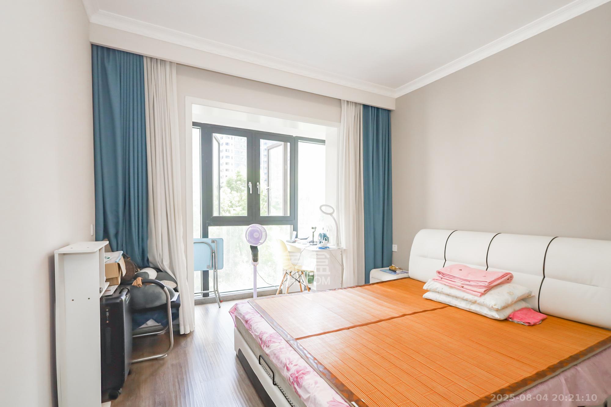 保利天禧D区 4室2厅2卫 199.0万 保利天禧D区 4室2厅2卫 199.0万卧室