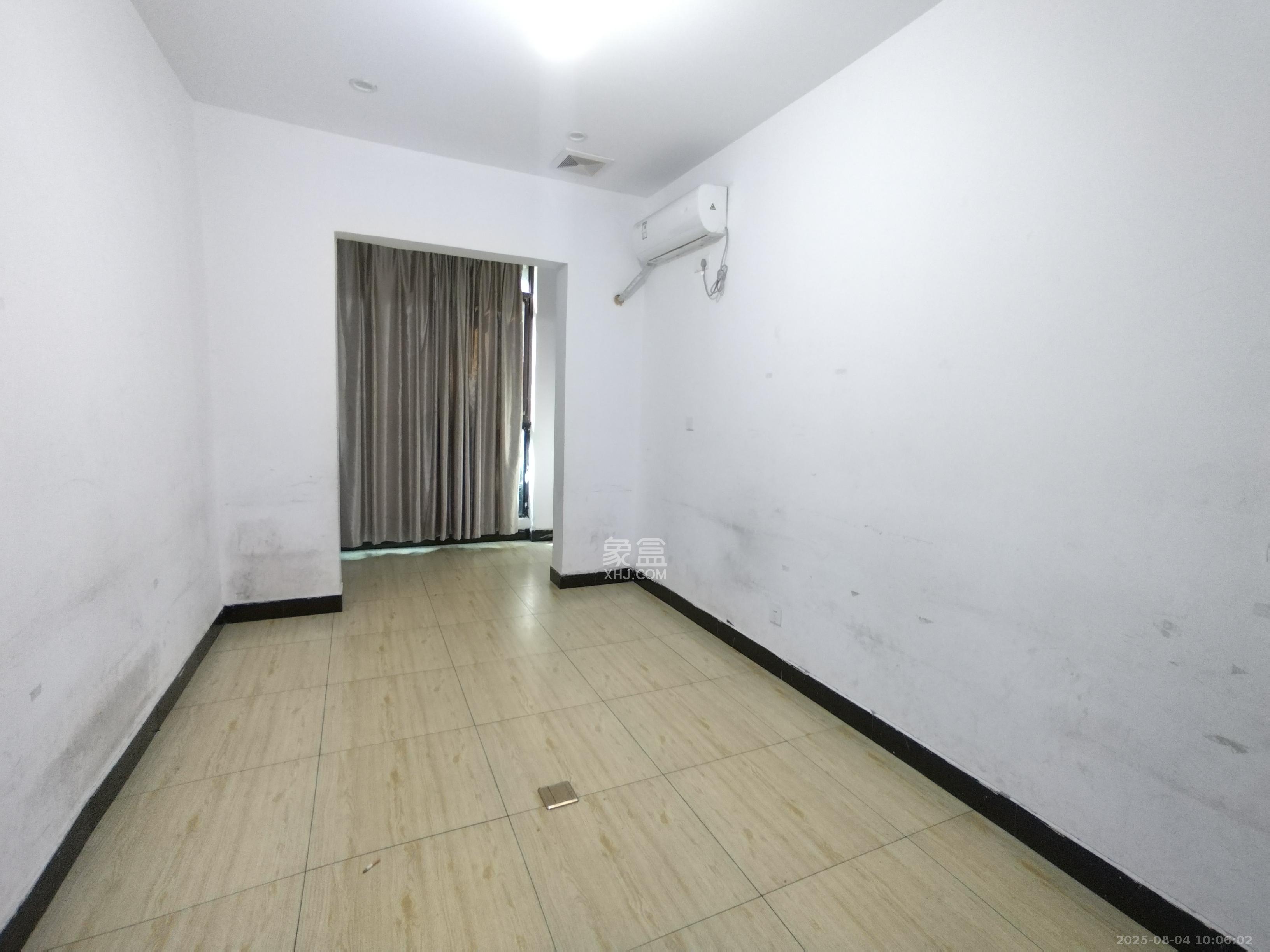 滨江一号(丰泰花园)  5室2厅2卫    3400.0元/月 滨江一号(丰泰花园)  5室2厅2卫    3400.0元/月室内图