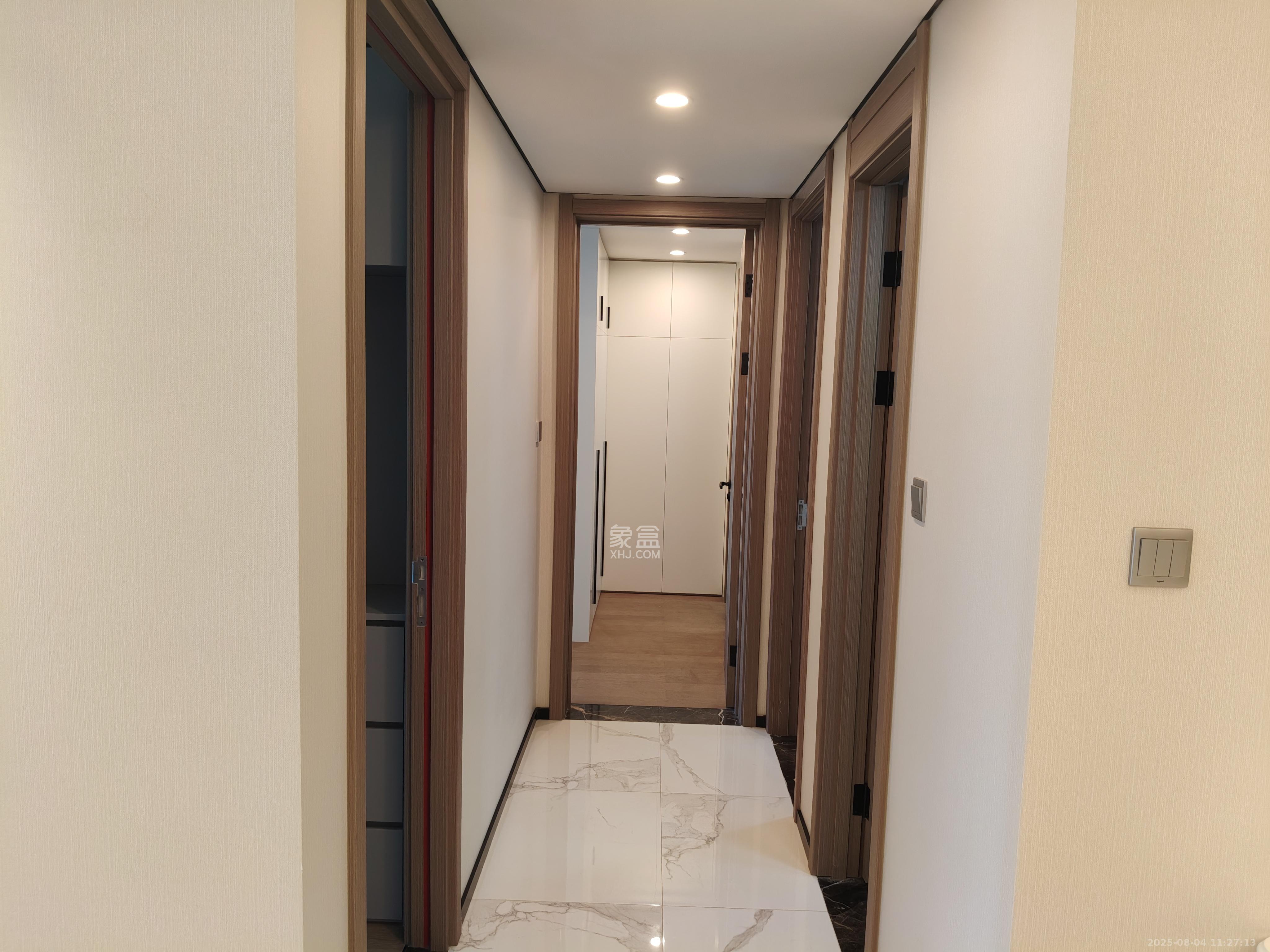 中海麓山境南区  3室2厅2卫   2900.00元/月室内图