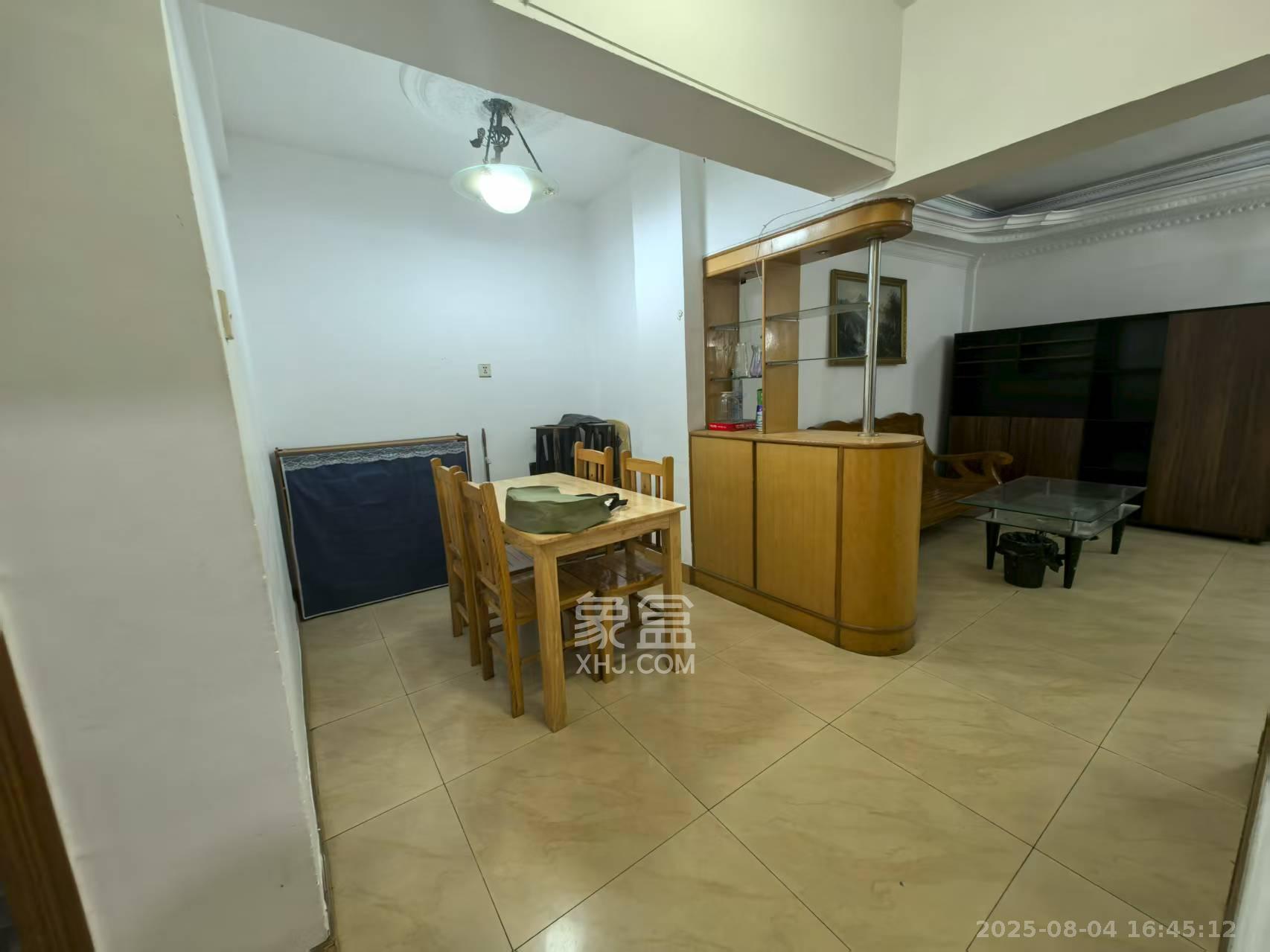 通泰街商居楼 3室2厅1卫 2400.0元/月 通泰街商居楼 3室2厅1卫 2400.0元/月室内图