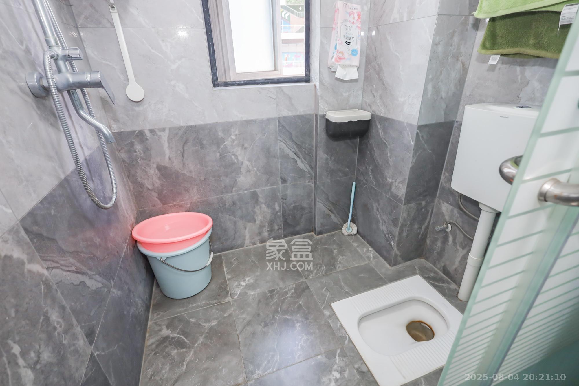 保利天禧D区 4室2厅2卫 199.0万 保利天禧D区 4室2厅2卫 199.0万卫生间