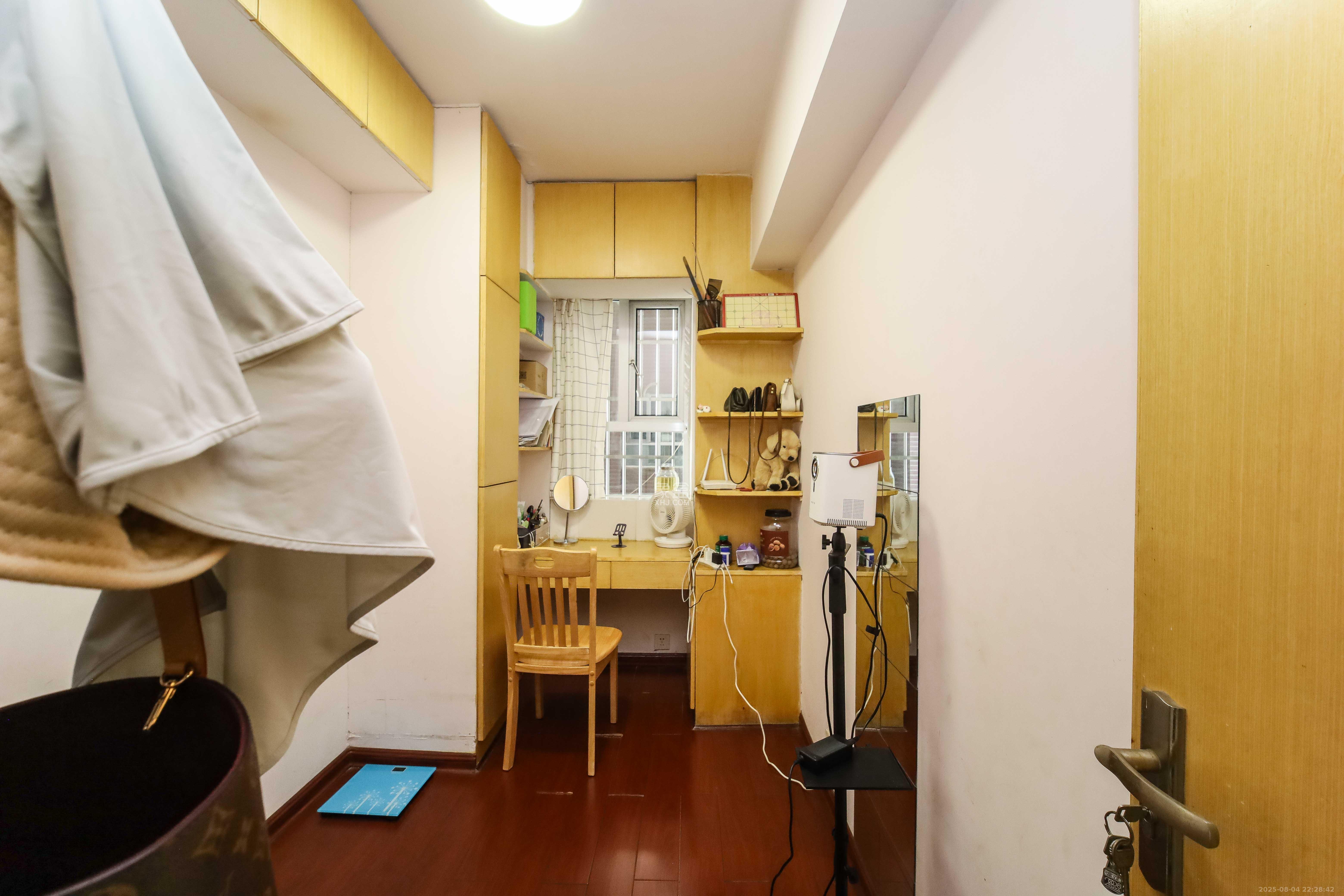 左岸右岸  2室1厅1卫    28.8万卧室