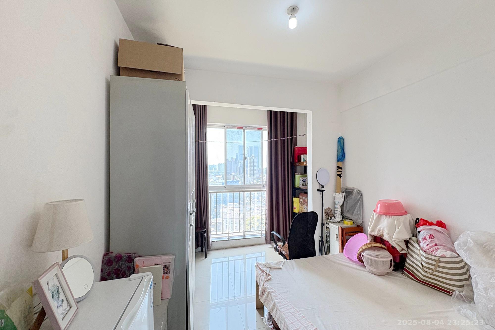 君临国际  3室1厅1卫    155.0万卧室