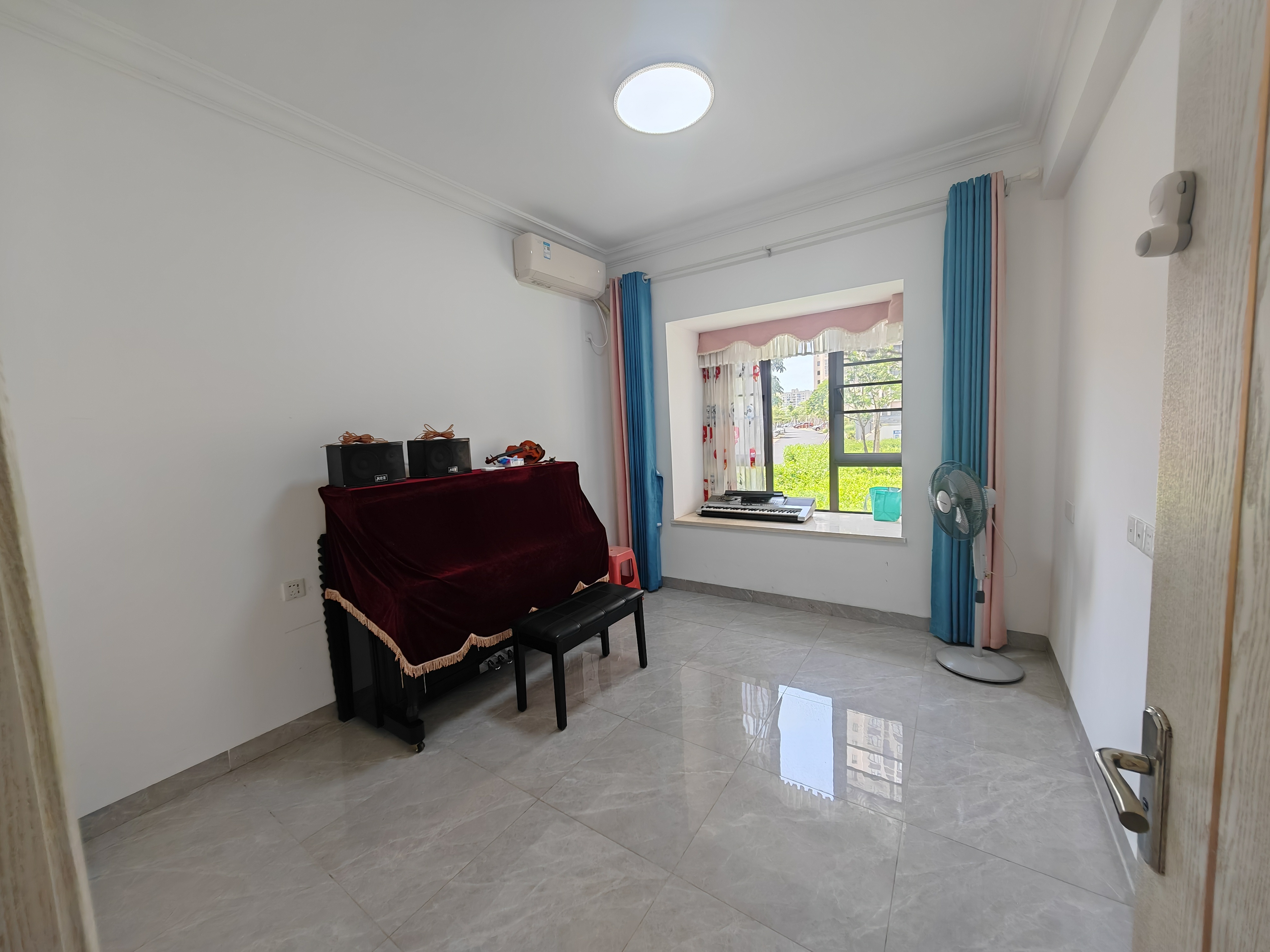 和风家园二期碧海居 4室2厅2卫 2800.0元/月 和风家园二期碧海居 4室2厅2卫 2800.0元/月室内图