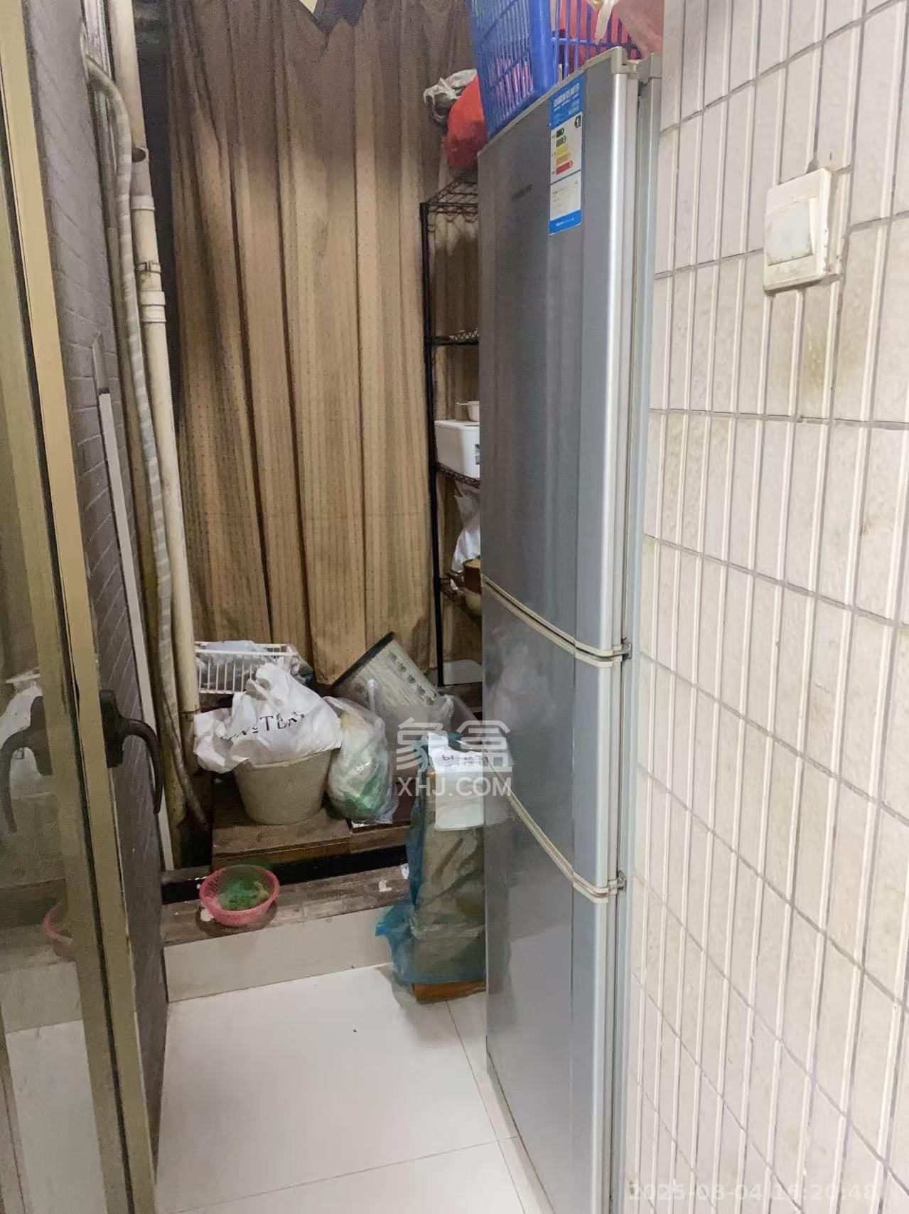 岳泰理想城  1室2厅1卫   2400.00元/月室内图