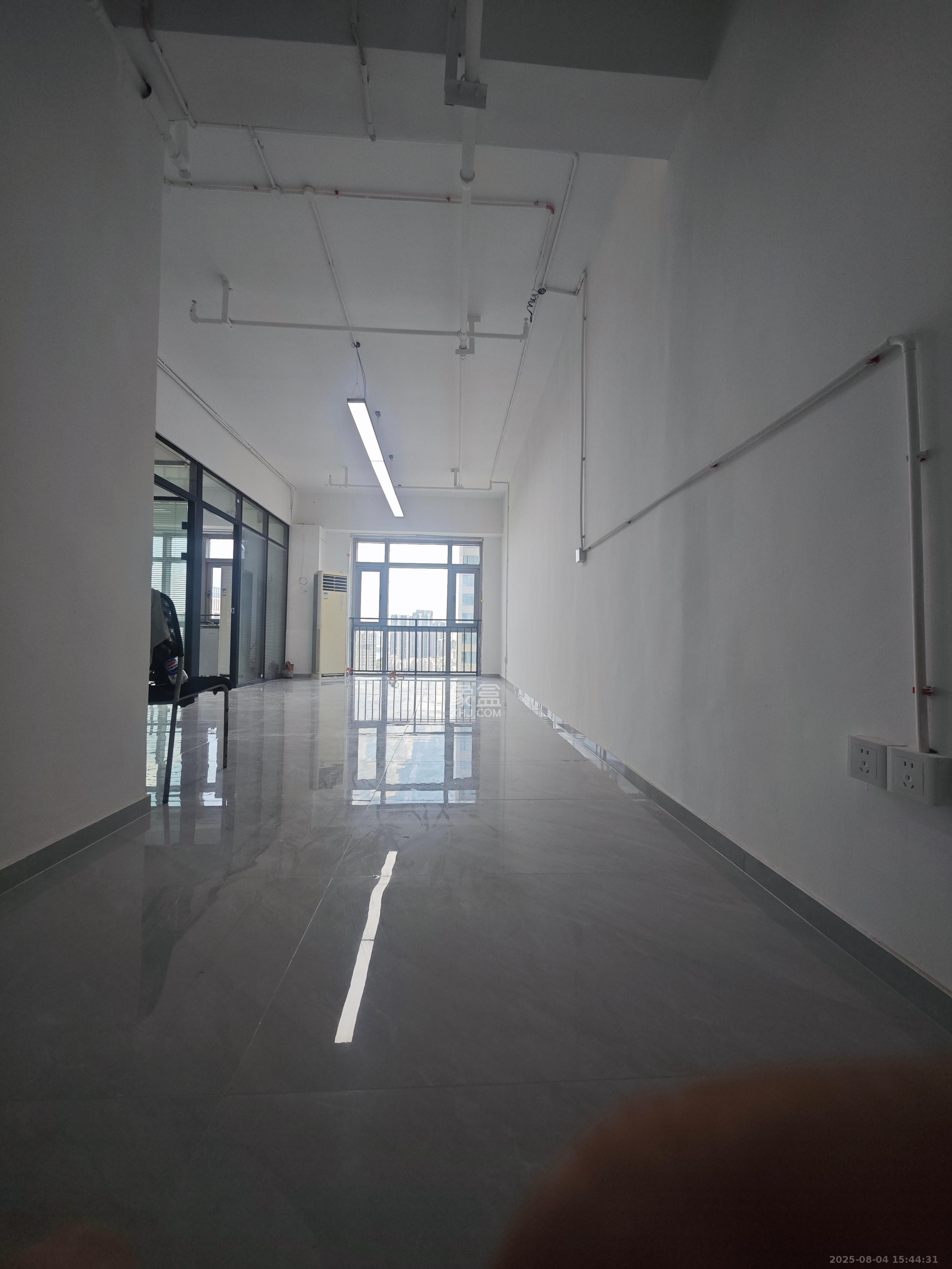 奥克斯广场  2室1厅1卫    5500.0元/月 奥克斯广场  2室1厅1卫    5500.0元/月室内图