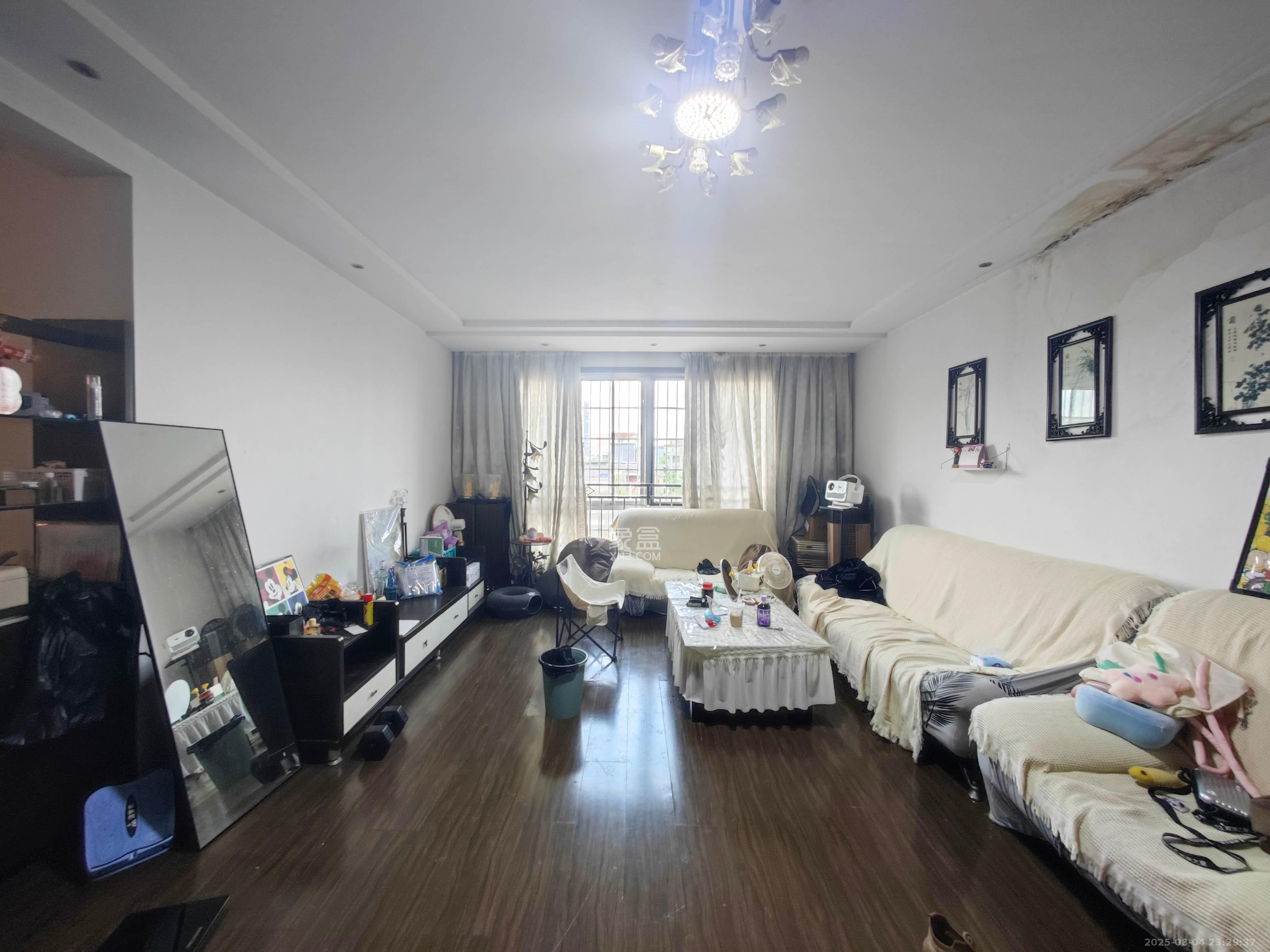 红星商贸城  4室2厅1卫    75.0万客厅