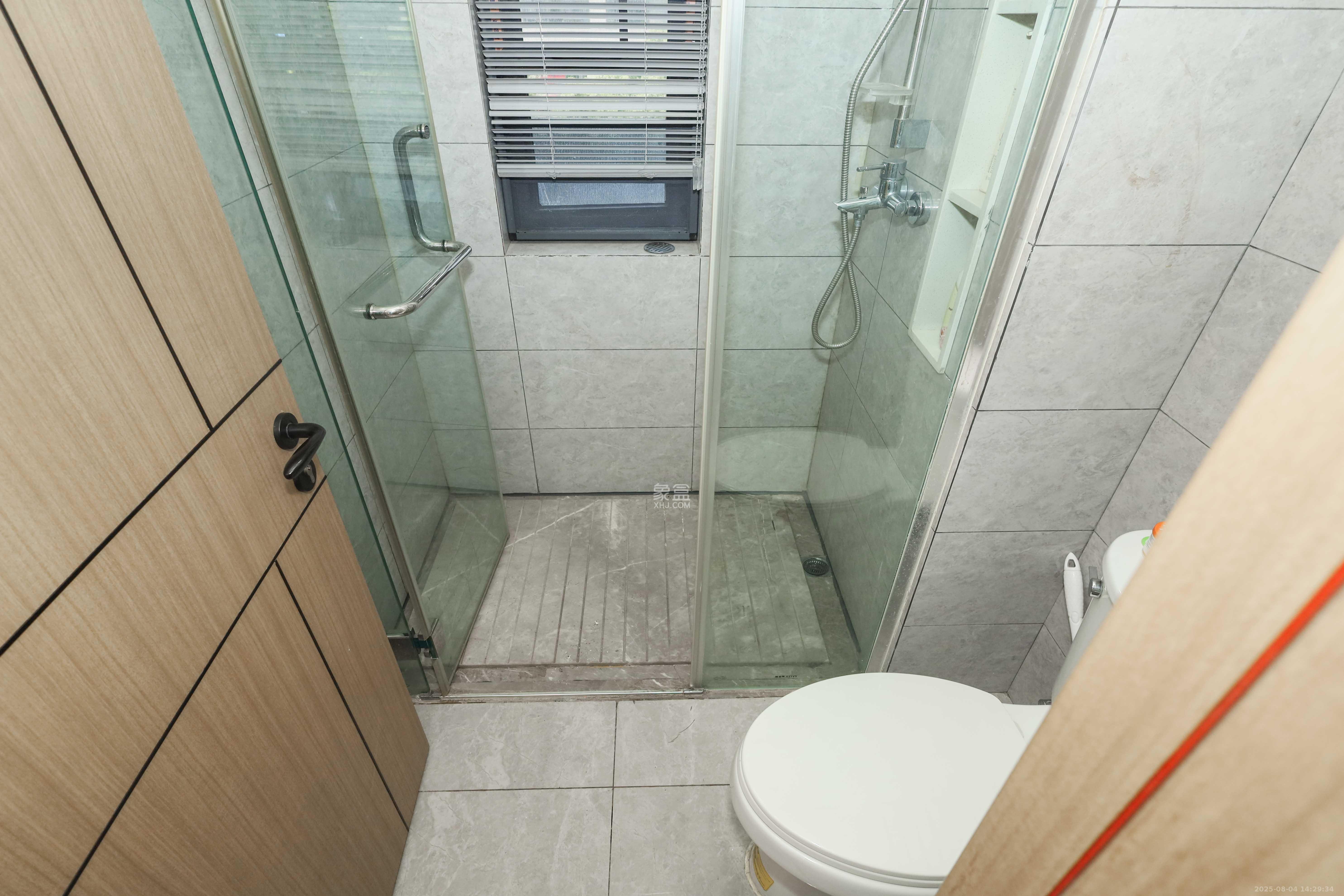 爱家当代境  4室2厅2卫    160.0万 爱家当代境  4室2厅2卫    160.0万卫生间