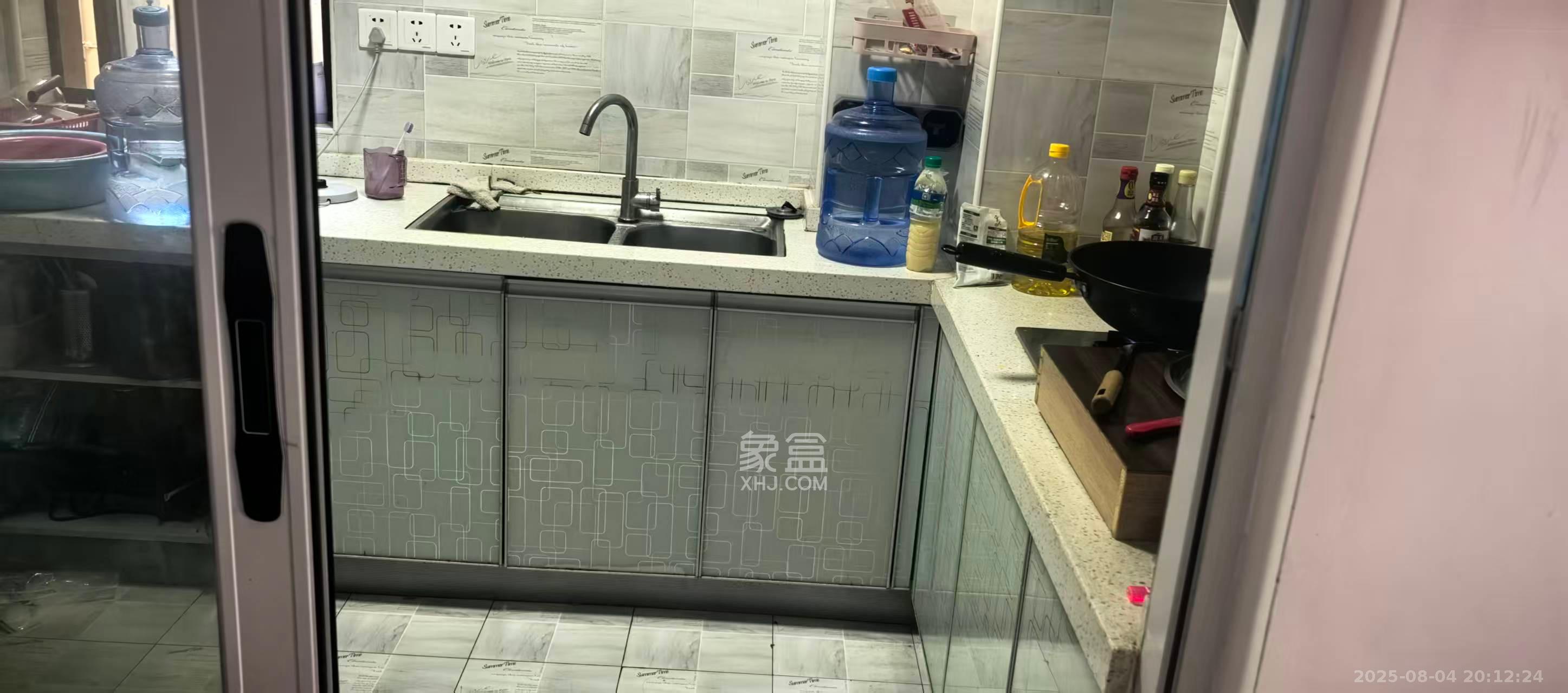 光明E城  3室2厅1卫    2000.0元/月室内图