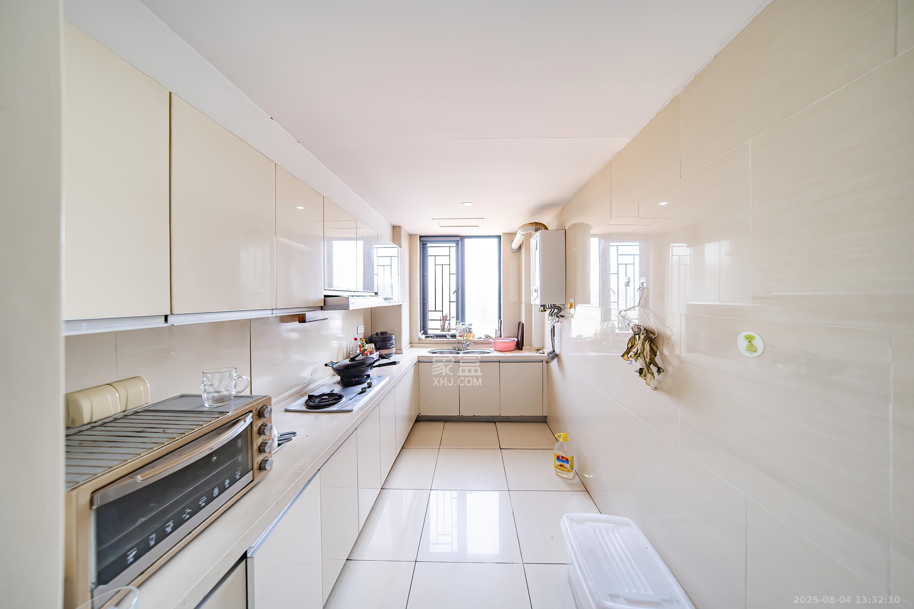 阳光100三期  3室2厅2卫    128.0万 阳光100三期  3室2厅2卫    128.0万厨房