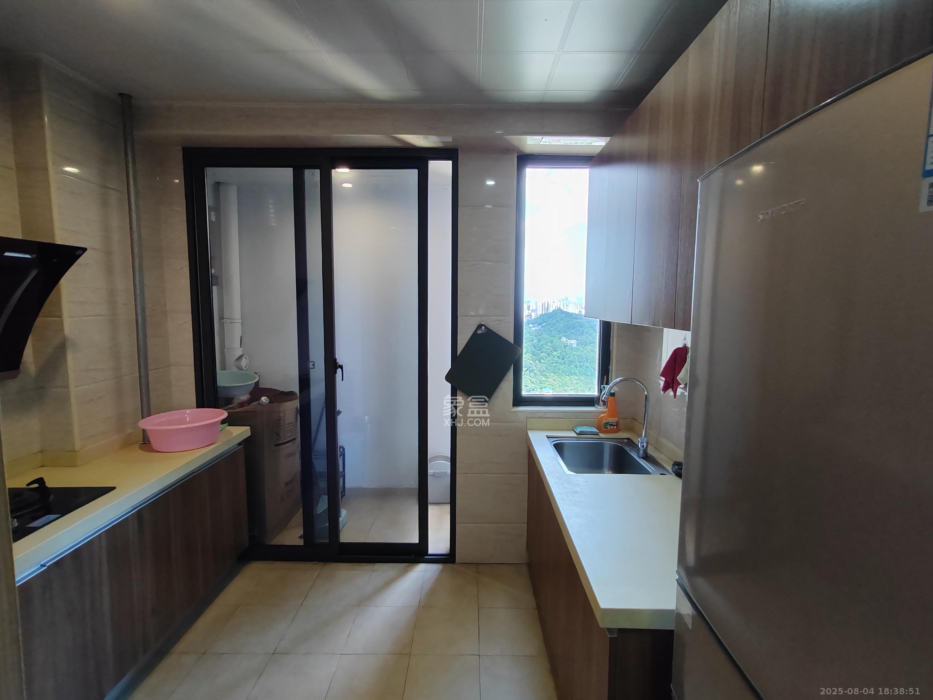 麓谷小镇  3室2厅1卫    2300.0元/月 麓谷小镇  3室2厅1卫    2300.0元/月室内图