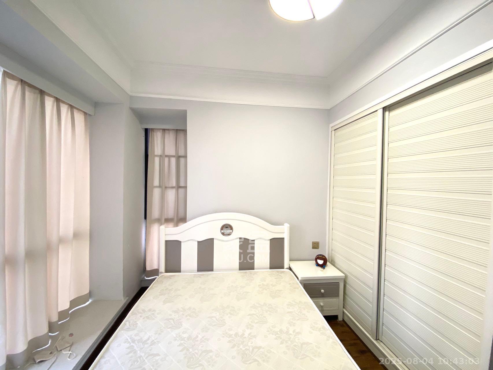 金侨城 3室2厅1卫 2000.0元/月 金侨城 3室2厅1卫 2000.0元/月室内图