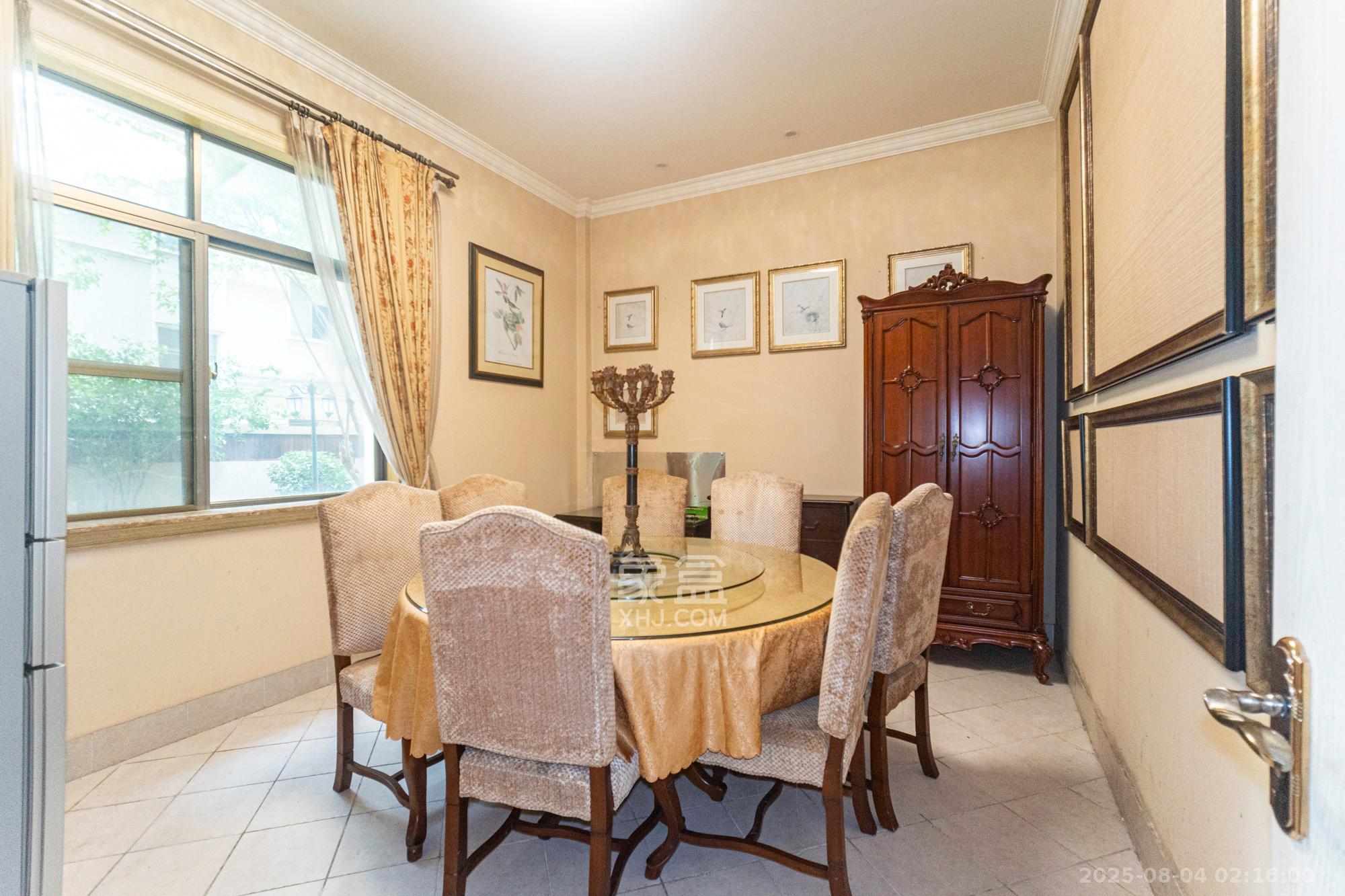 碧桂园威尼斯城 7室3厅2卫 1080.0万 碧桂园威尼斯城 7室3厅2卫 1080.0万客厅